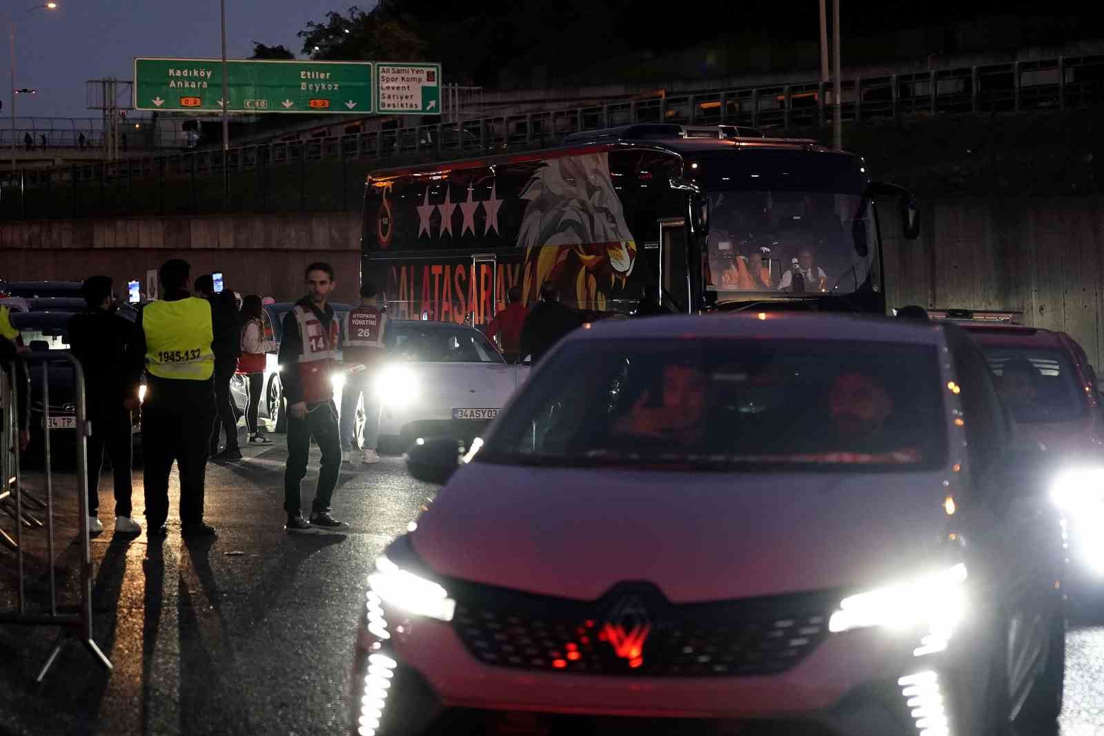 Galatasaray, derbi için stada geldi