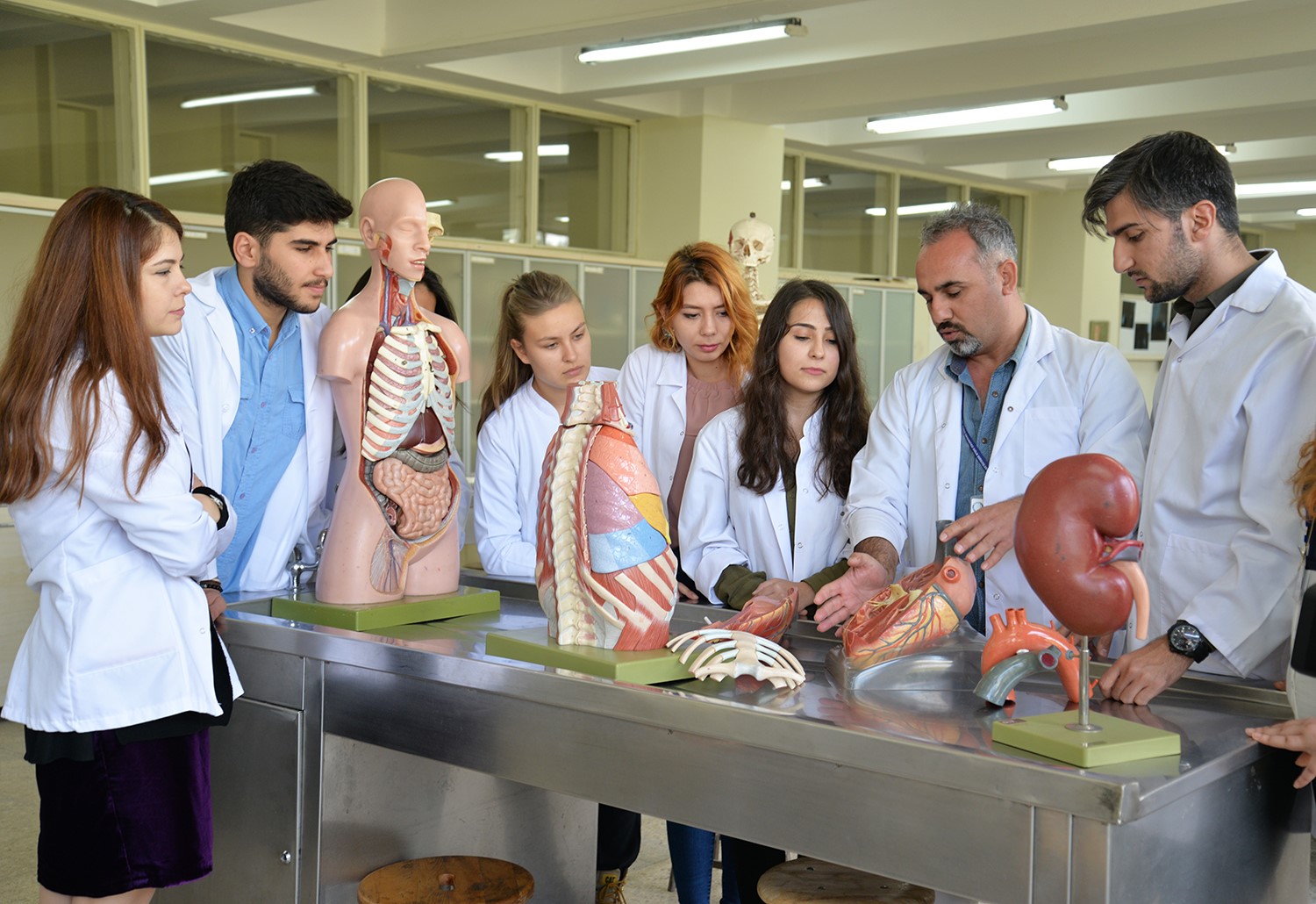 Paylaşımcı toplum derneği’nin tıp öğrencilerine desteği devam ediyor