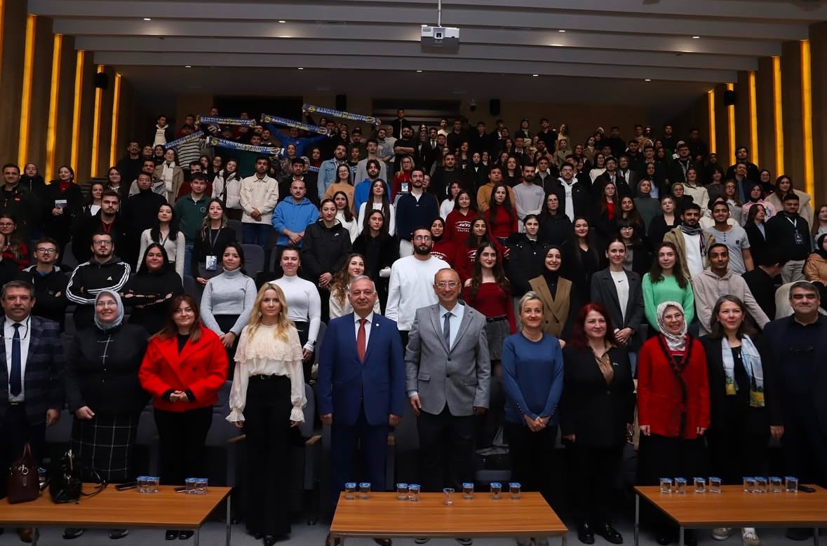 Başkan Yeloğlu, "Plastik Kapaktan Tekerlekli Sandalyeye Yolculuk" seminerine katıldı