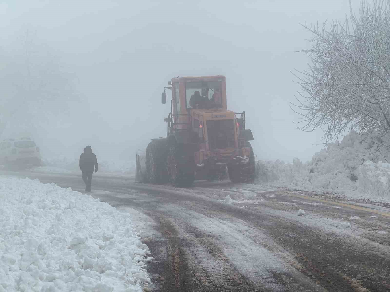 Çanakkale’de yağan kar kartpostallık görüntüler oluşturdu