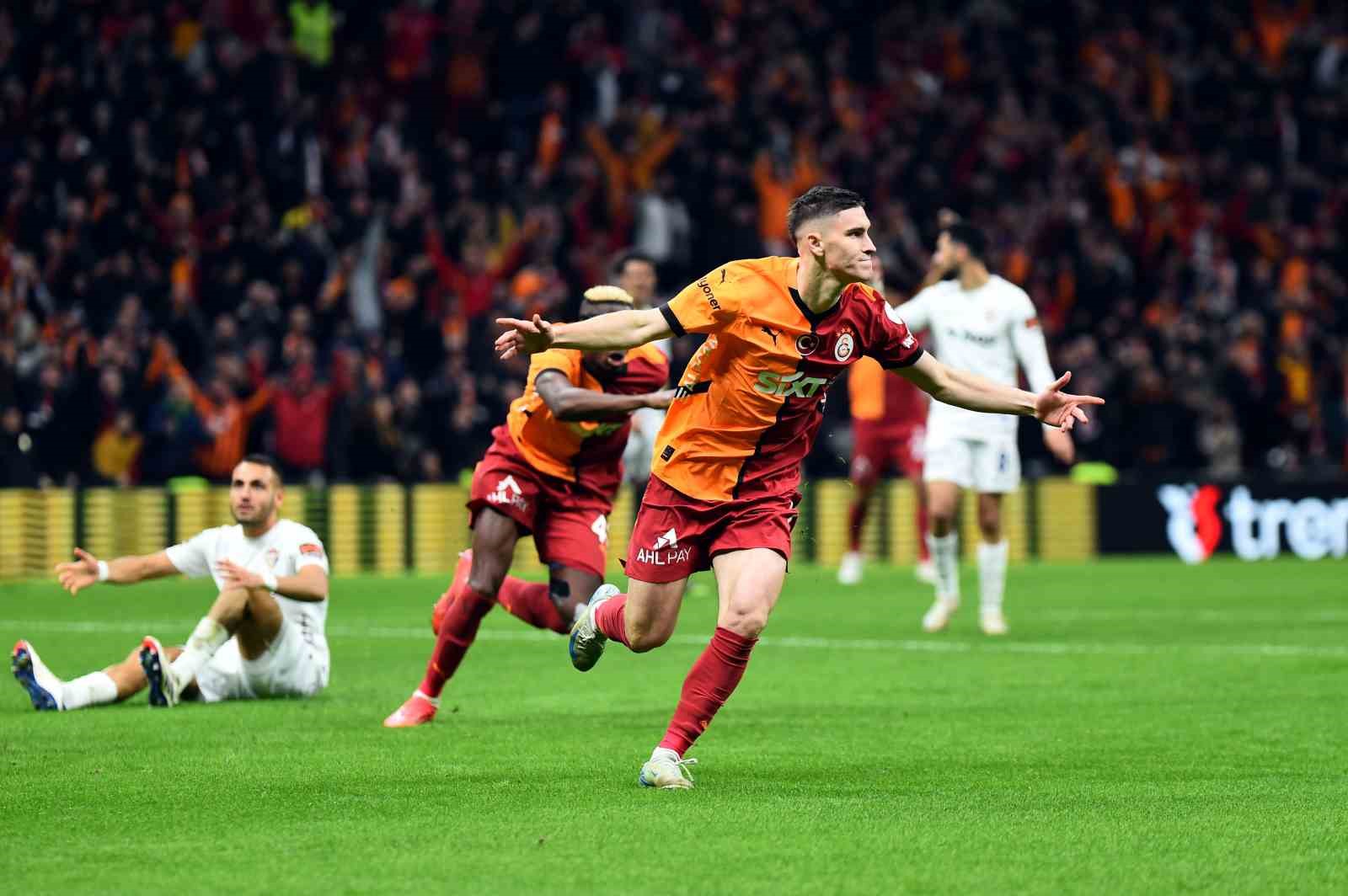 Roland Sallai ilk gol sevincini yaşadı