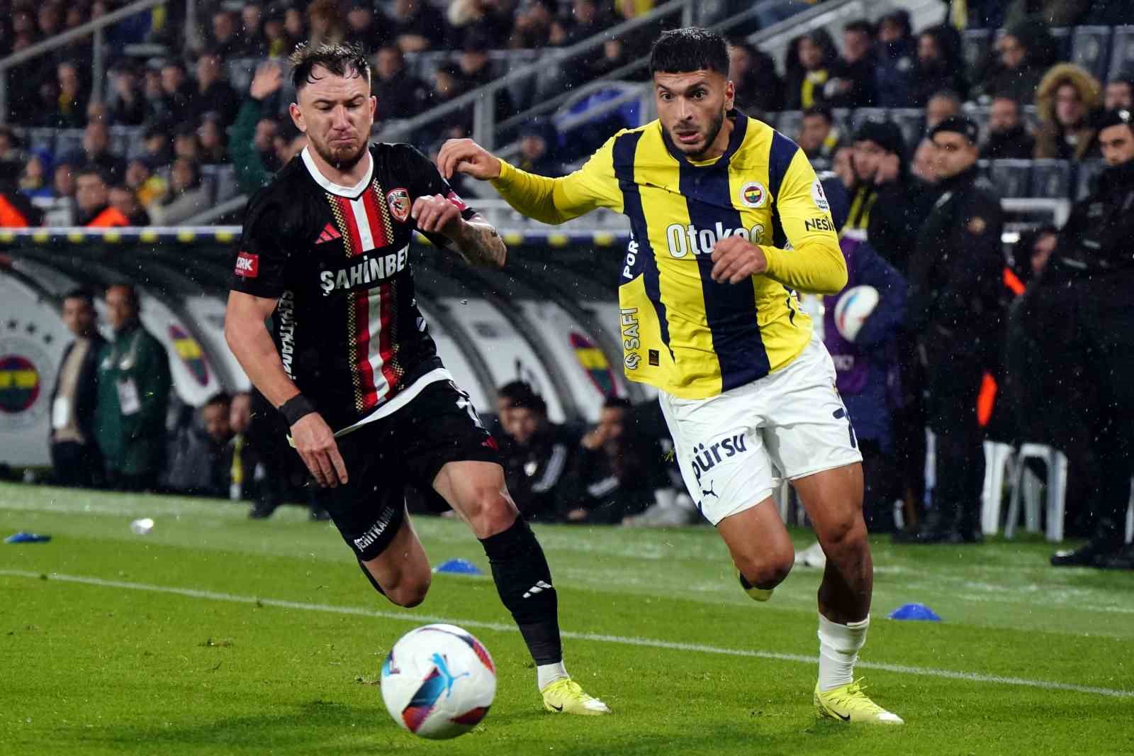 Trendyol Süper Lig: Fenerbahçe: 1 - Gaziantep FK: 1 (İlk yarı)