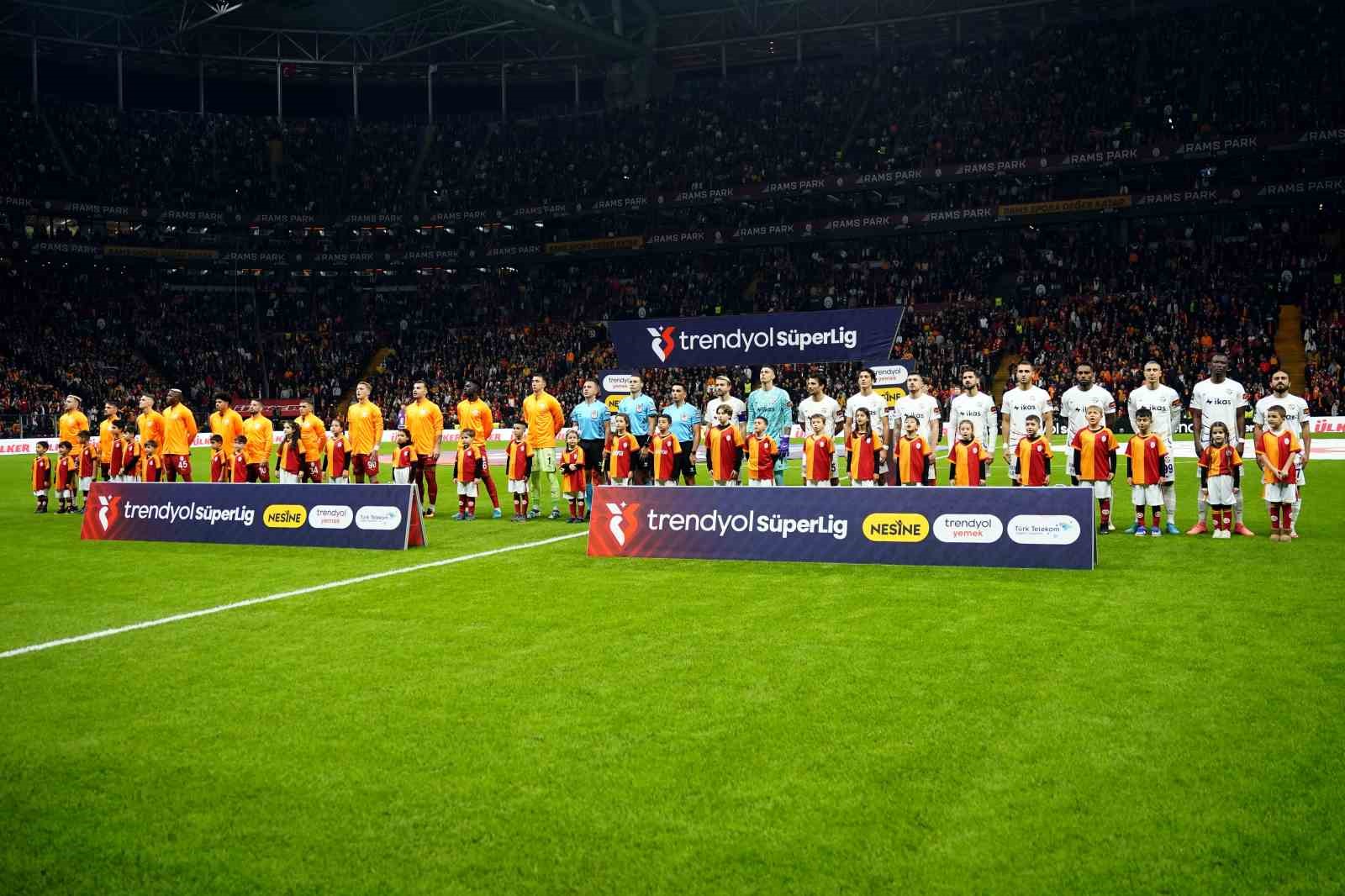 Trendyol Süper Lig: Galatasaray: 0 - Eyüpspor: 1 (Maç devam ediyor)