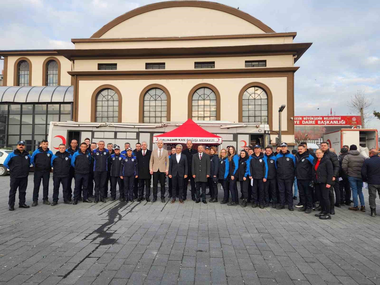 Balıkesir zabıtasından örnek davranış