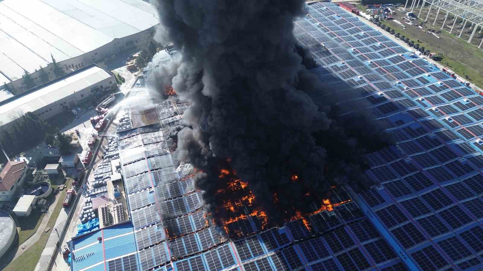 Kırklareli’nde oyuncak fabrikasındaki yangın dronla görüntülendi