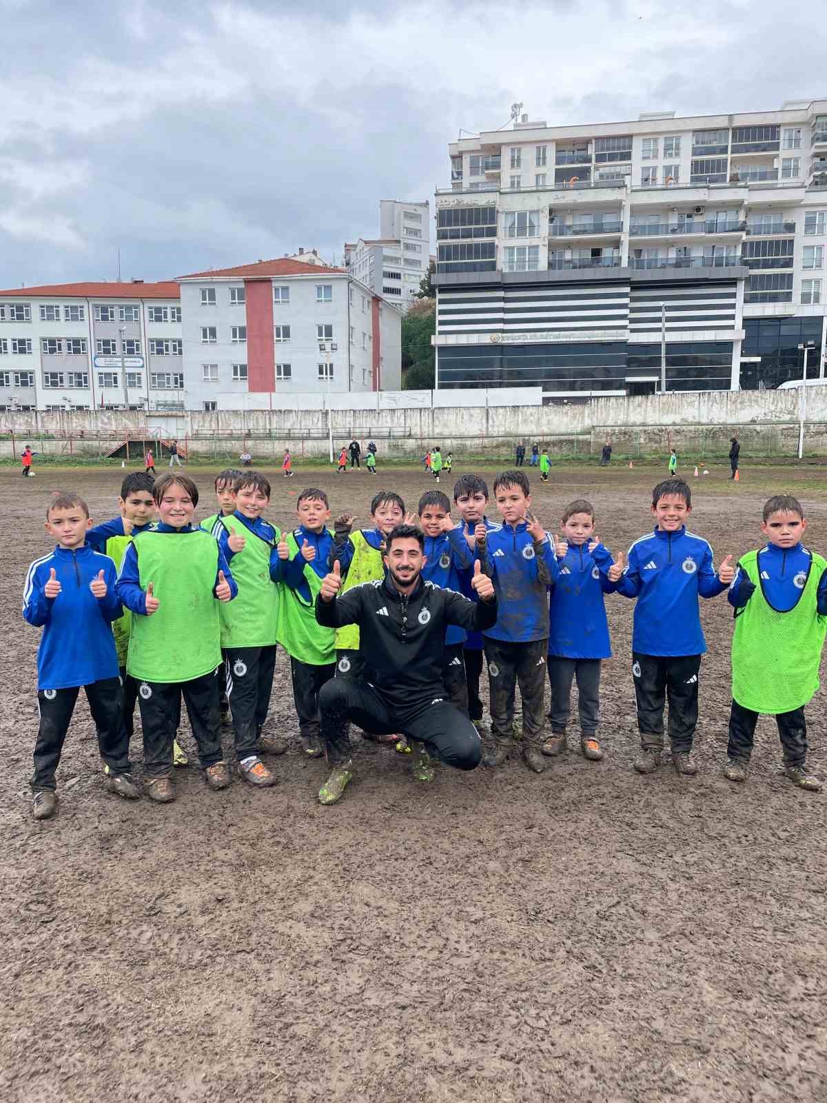 Patates tarlası değil, futbol sahası