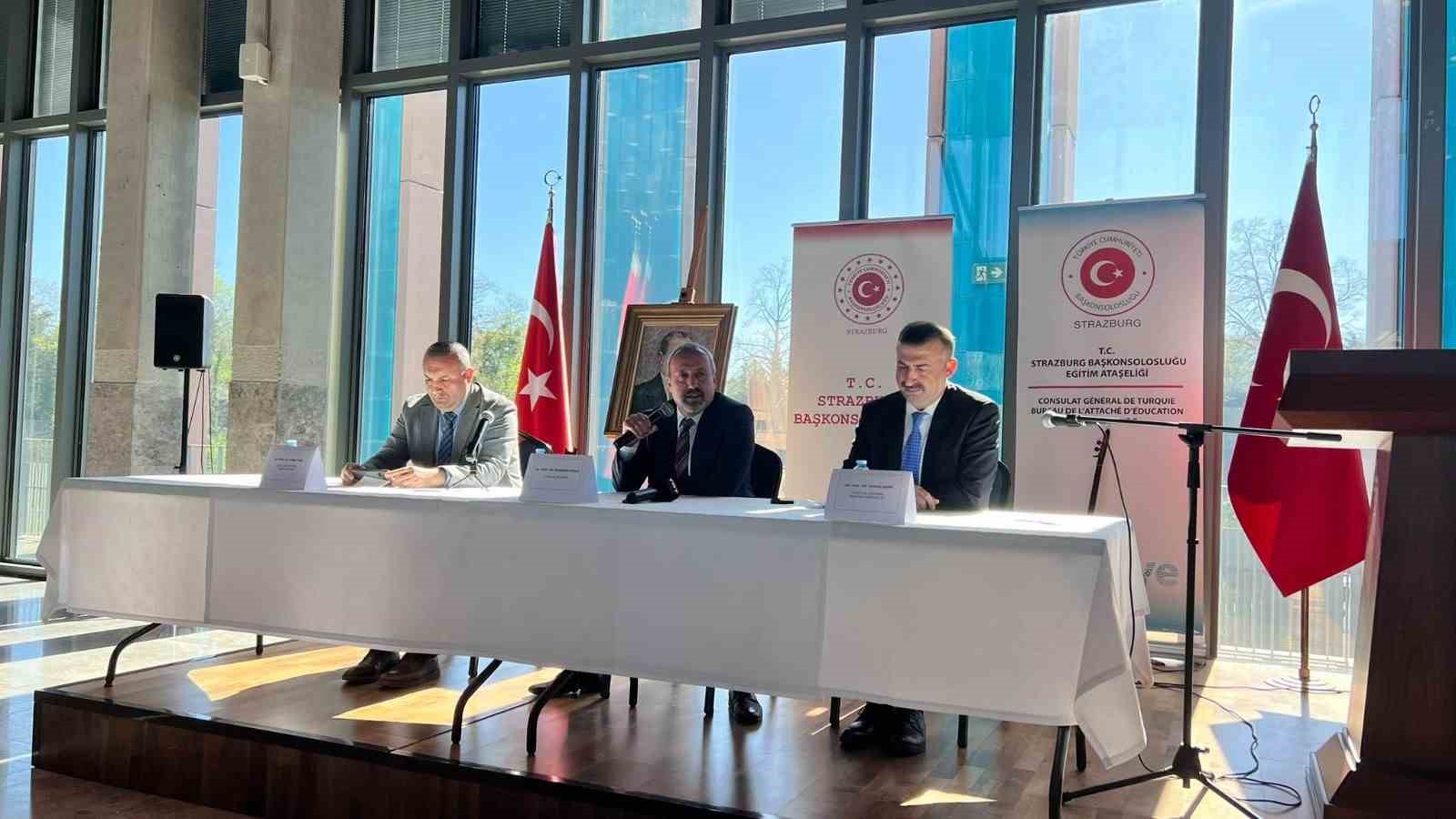 Yalovalı öğrenciler Strazburg’ta Türk dili paneline katıldı