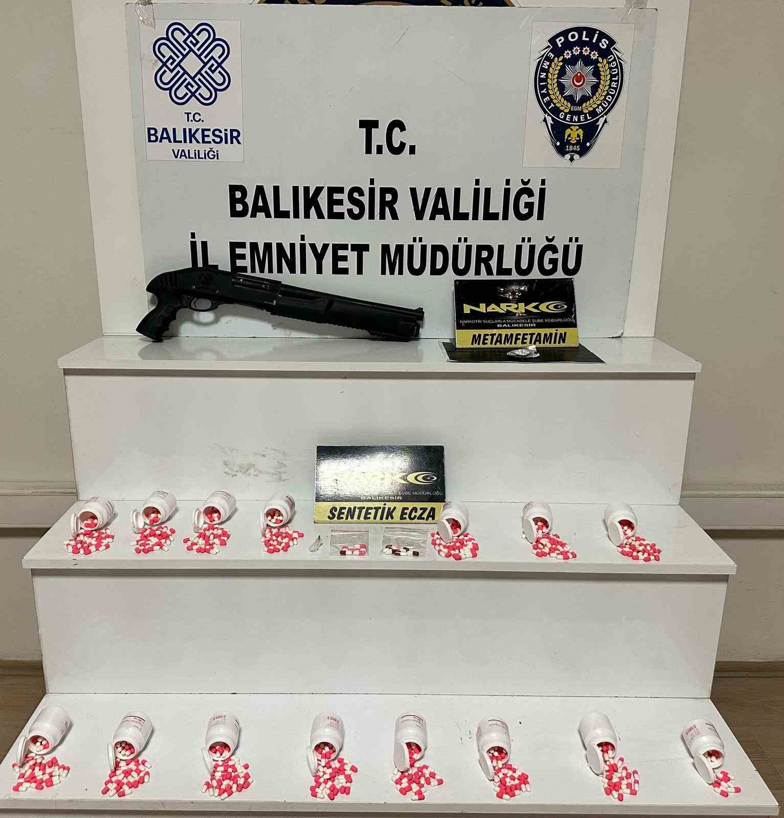 Balıkesir’de 833 adet sentetik ecza hap ele geçirildi