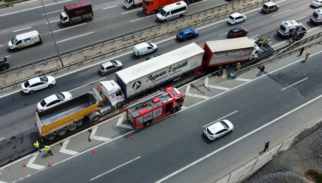 TEM'de zincirleme kaza: Trafik durma noktasında