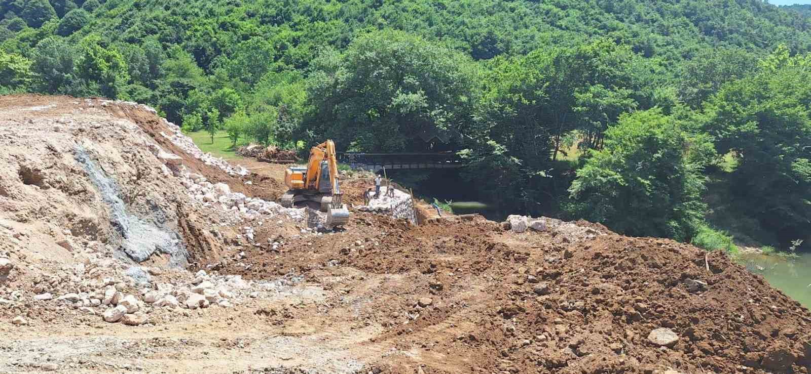 2 mahalleyi bağlayacak köprünün yapımı devam ediyor