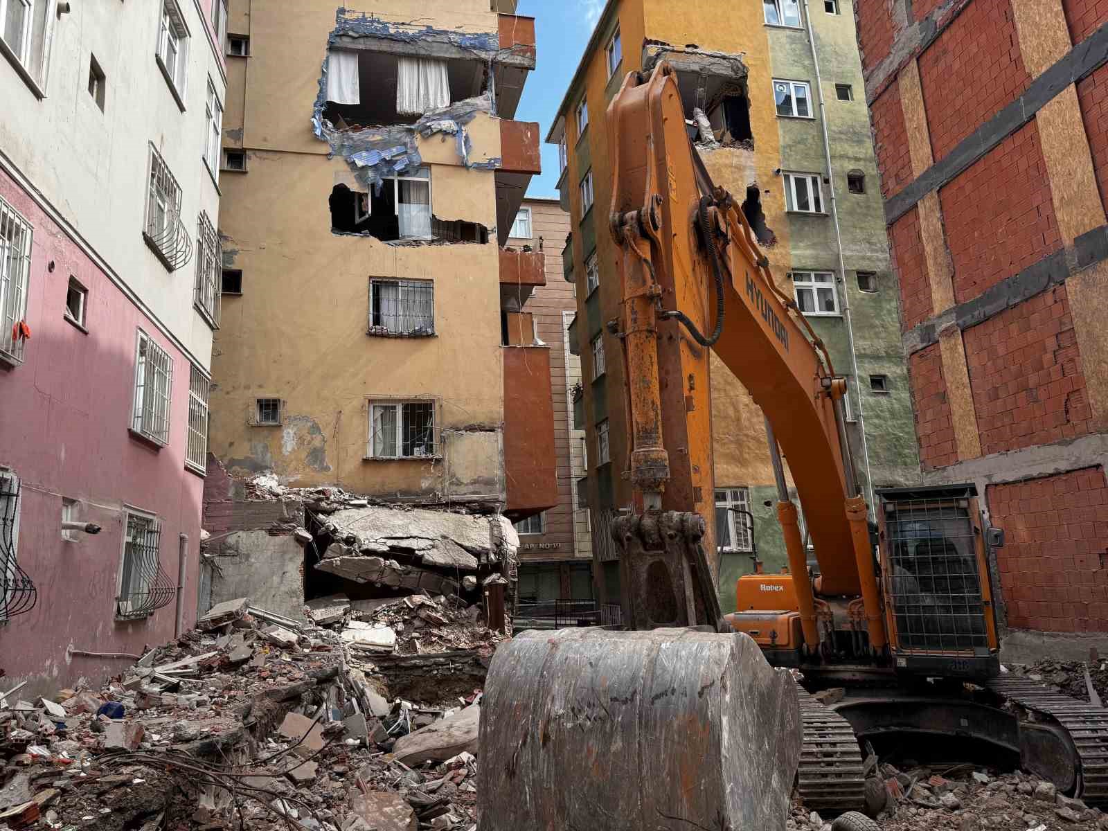 Bahçelievler’de çöken binanın deniz kumuyla yapıldığı ortaya çıktı