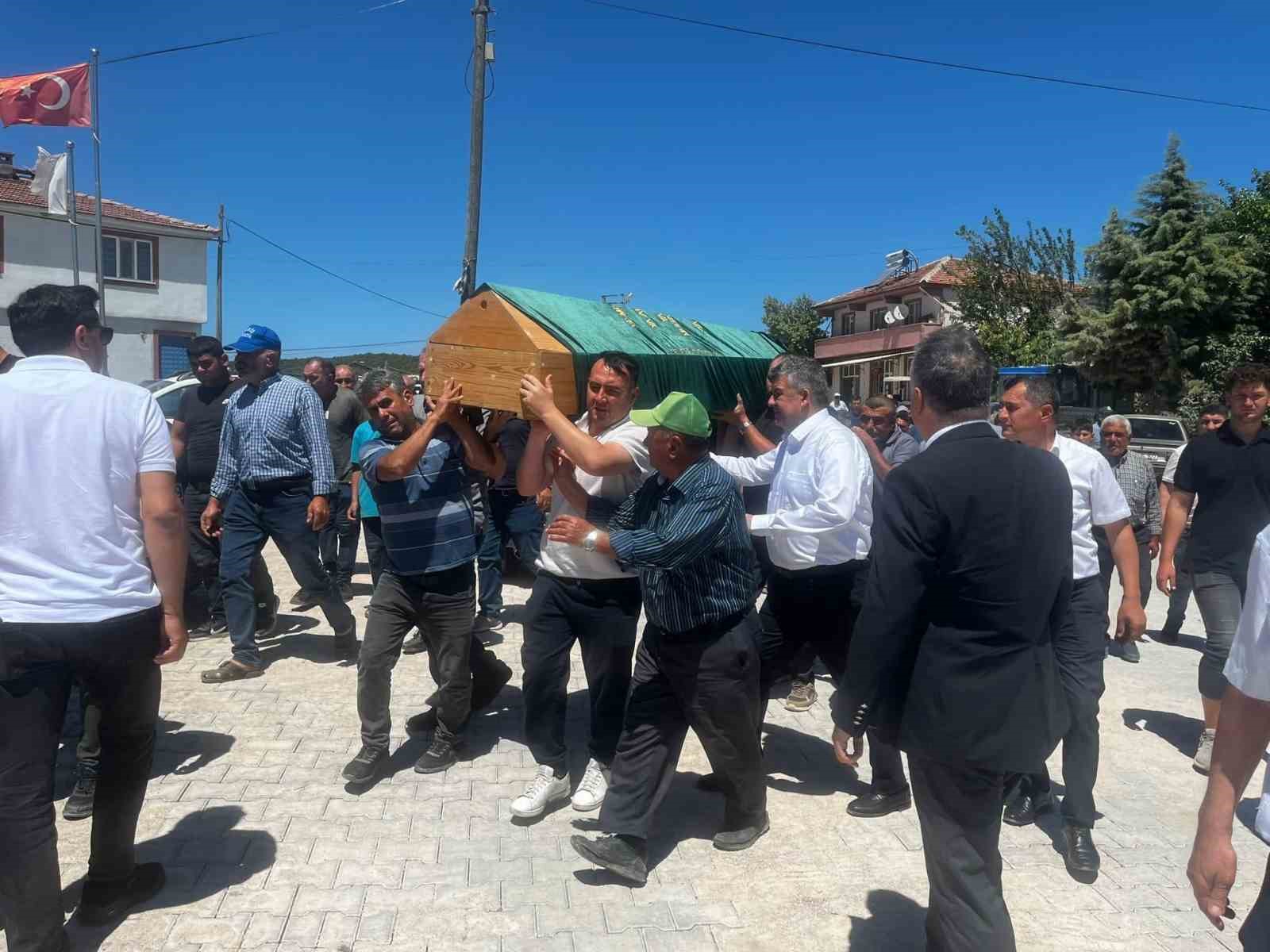 Boğularak ölen anne ve oğlu son yolculuğuna uğurlandı