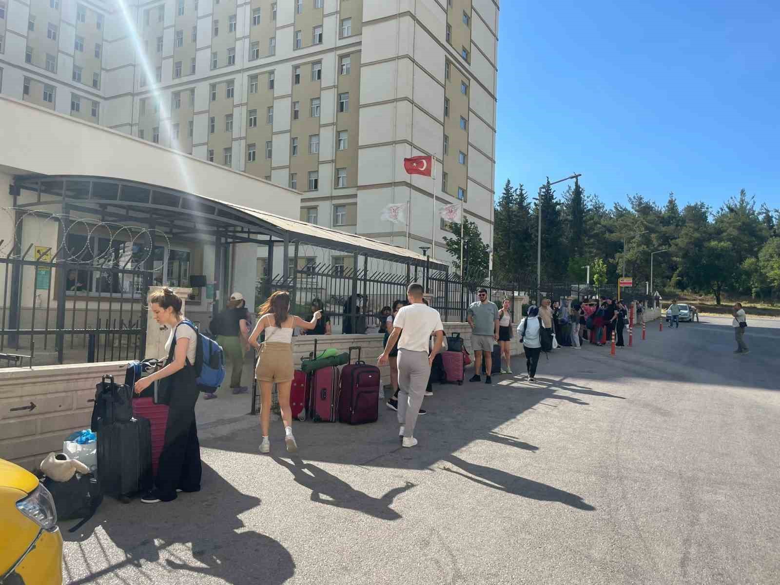 Bursa’daki yangın devam ediyor: Uludağ Üniversitesi’ndeki yurtlar boşaltılıyor