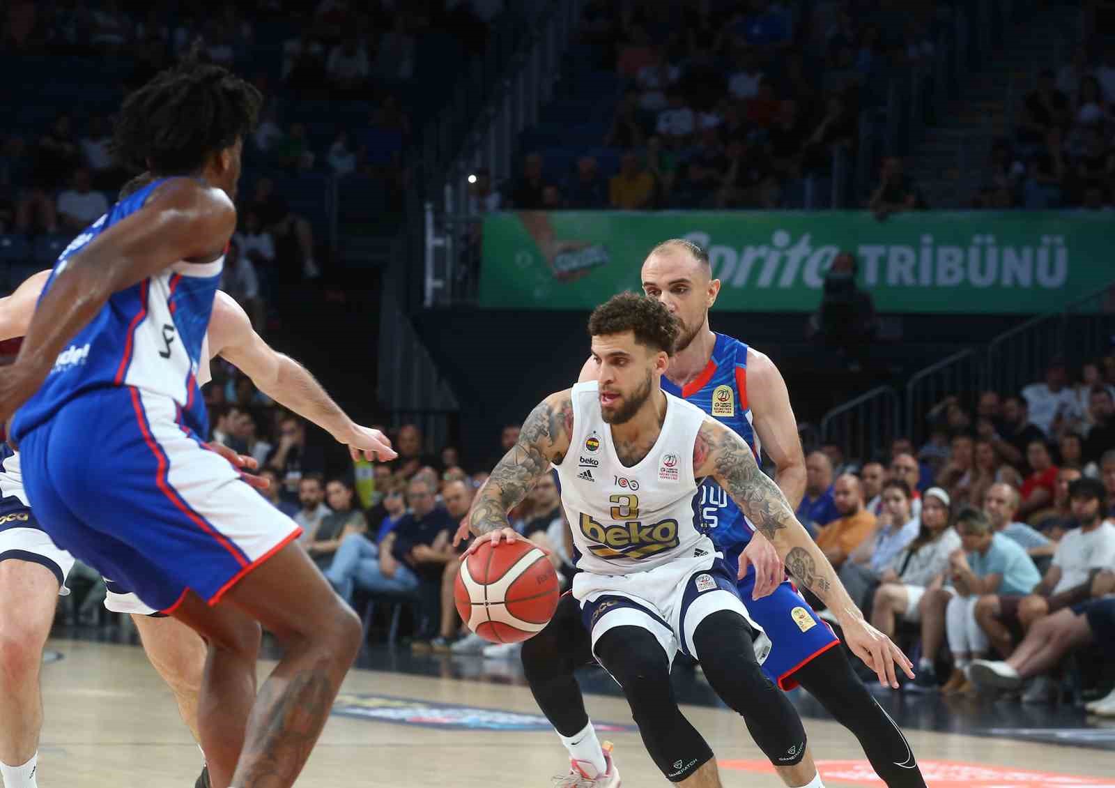 Fenerbahçe, Efes’i farklı yenerek final serisinde durumu 2-0 yaptı