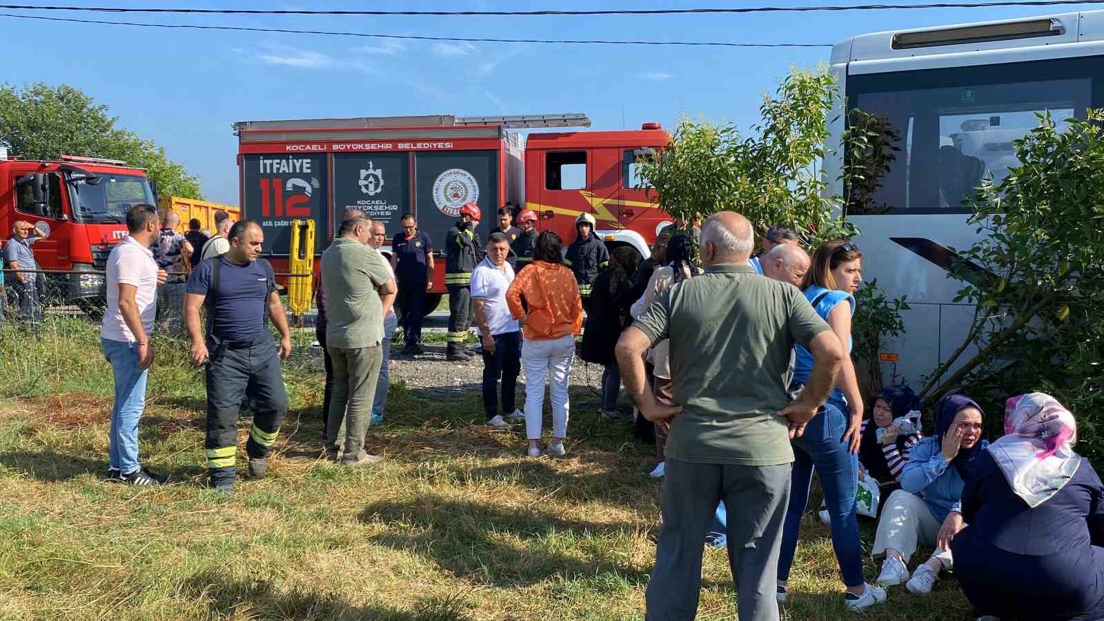 İşçi servisi ile kamyon kafa kafaya çarpıştı: 1’i ağır 27 yaralı