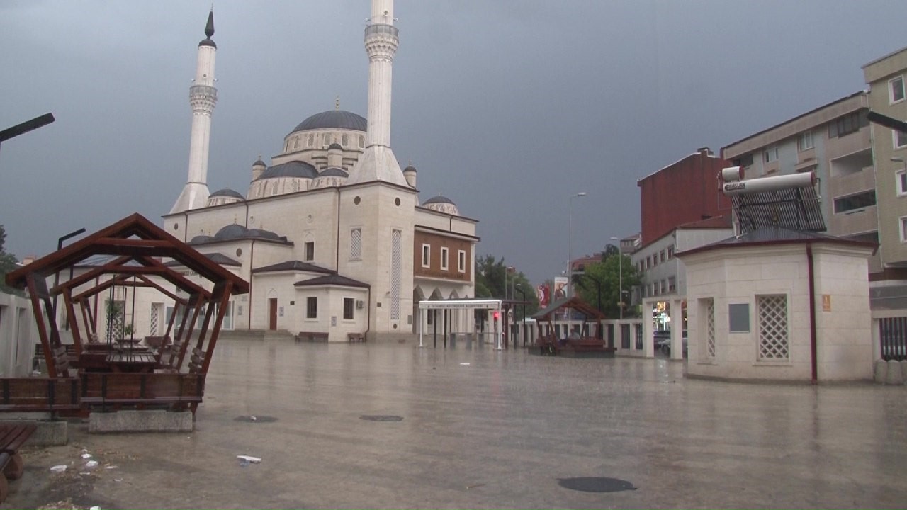 İstanbul Anadolu Yakası’nda sağanak yağış etkili oluyor