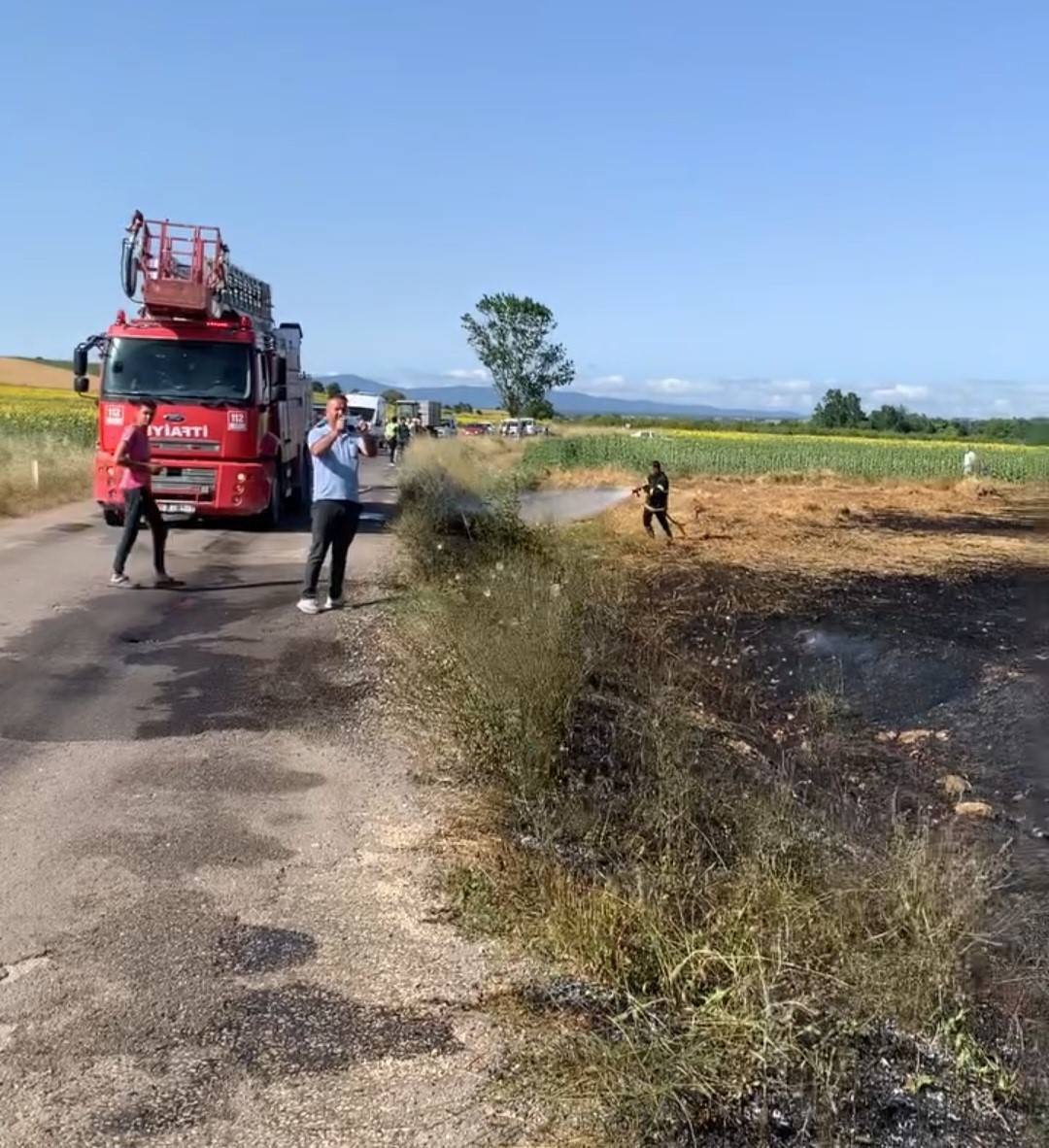 Kırklareli’nde buğday ekili tarlada yangın