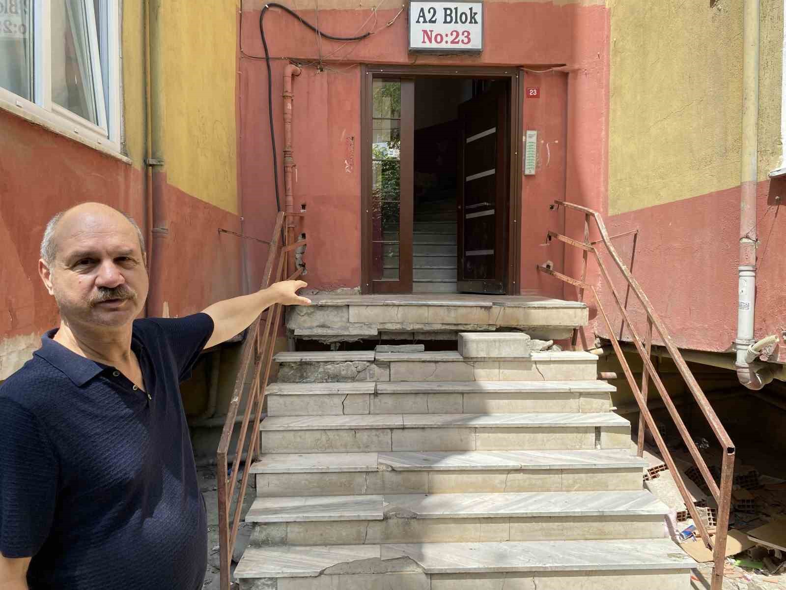 Küçükçekmece’de, sitede bulunan dairelerin kolonları çatladı