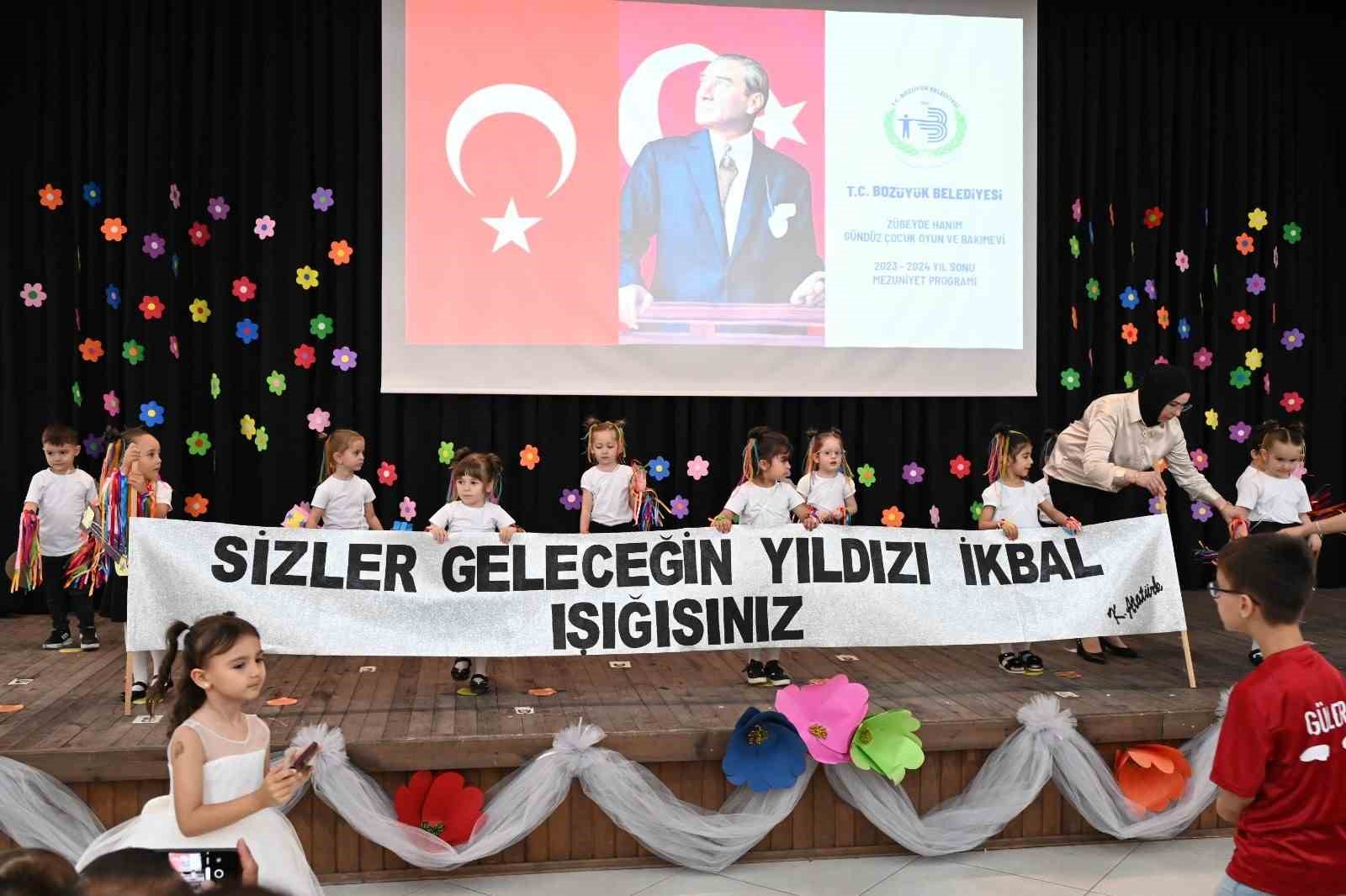 Miniklerin muhteşem gösterileri ayakta alkışlandı