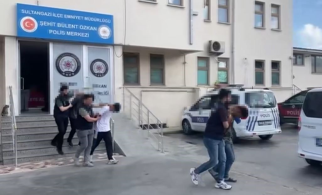 Sultangazi’de bebeği cami önüne bırakan şahıslar yakalandı