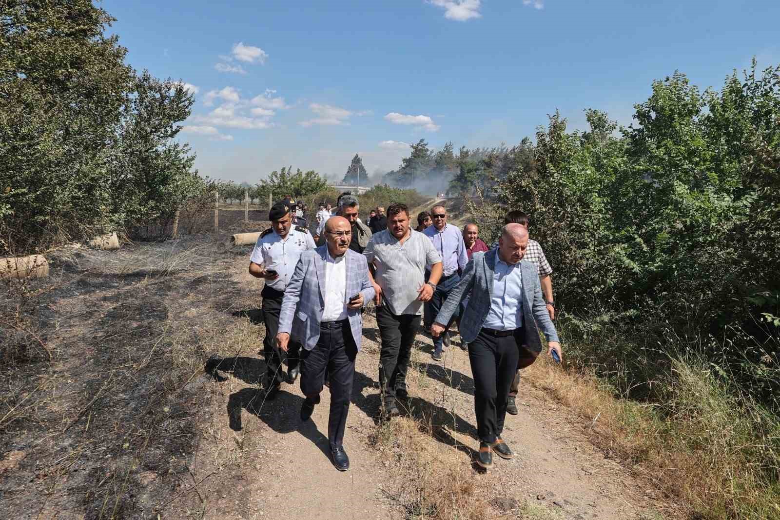 Valilikten Bursa’daki yangınla ilgili açıklama: "Karadan ve havadan yangını söndürmek için seferber olduk”