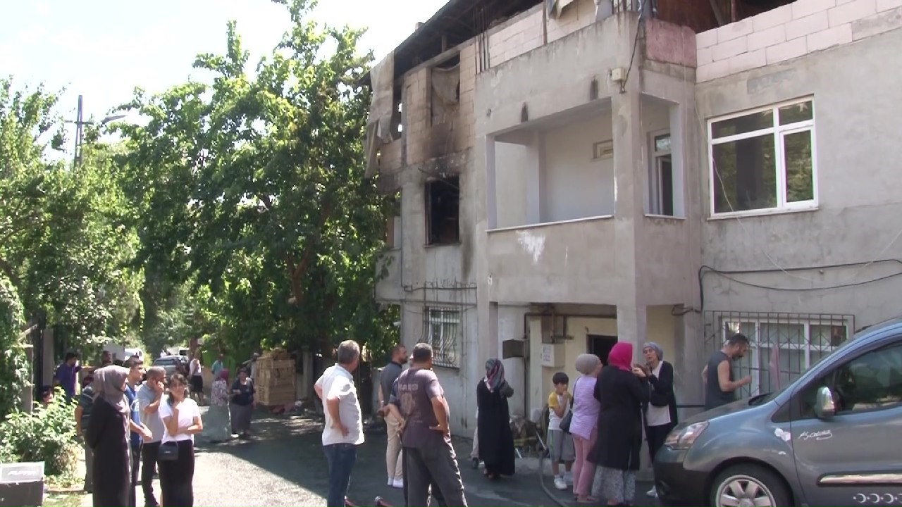 Beykoz’da eşinden ayrılan şahıs benzinle evi yaktı