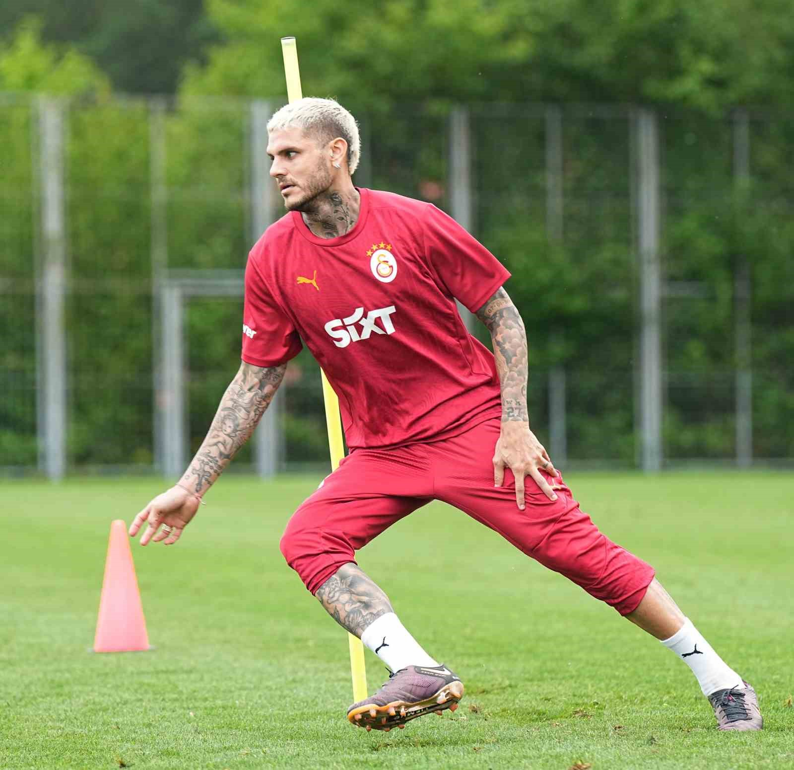 Galatasaray günün ilk idmanını yaptı