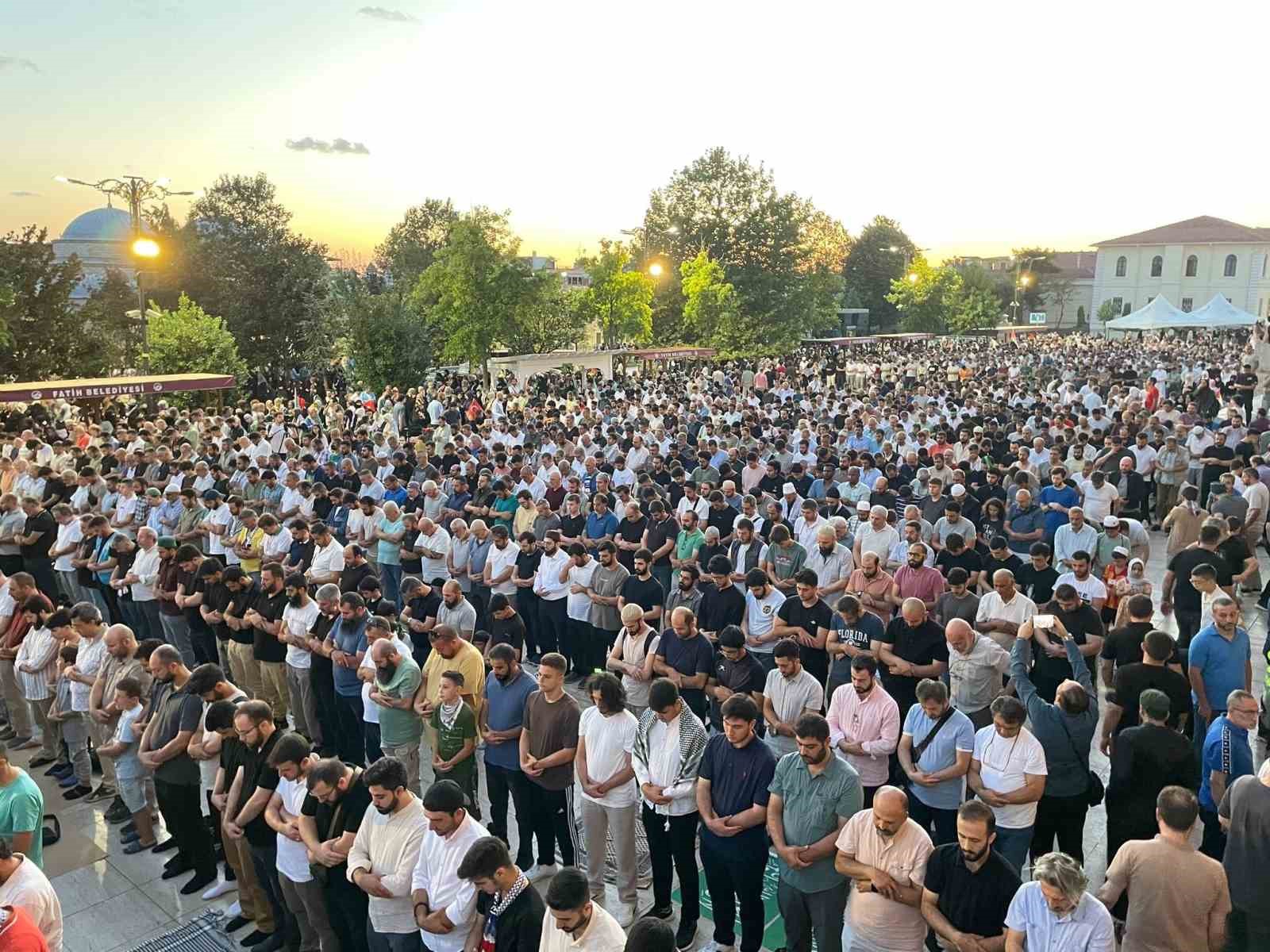 Haniye’ye düzenlenen suikast yürüyüşle protesto edildi