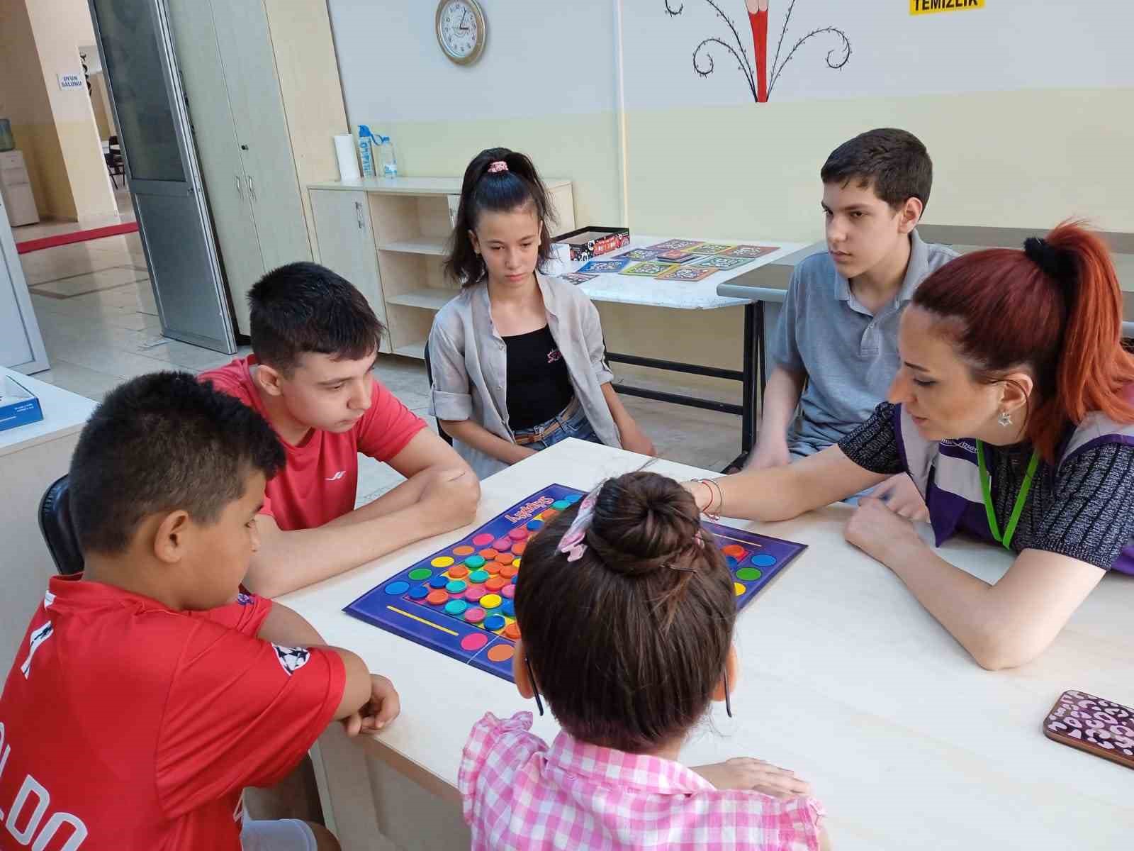 İzmit’te çocuklar zeka oyunlarıyla gelişiyor