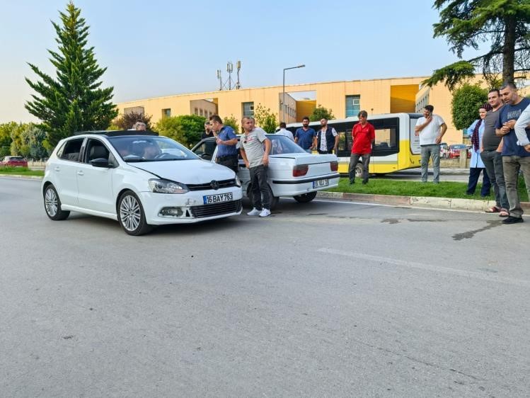 Kaza yapan sürücü: "Hatasız, boyasız aracım hasar gördü"