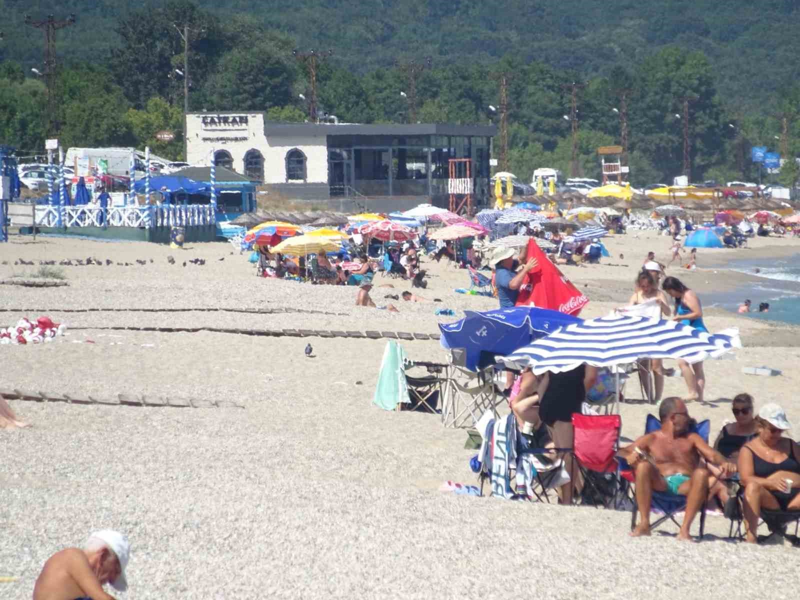 Kırklareli’de sıcaktan bunalan vatandaşlar soluğu denizde aldı