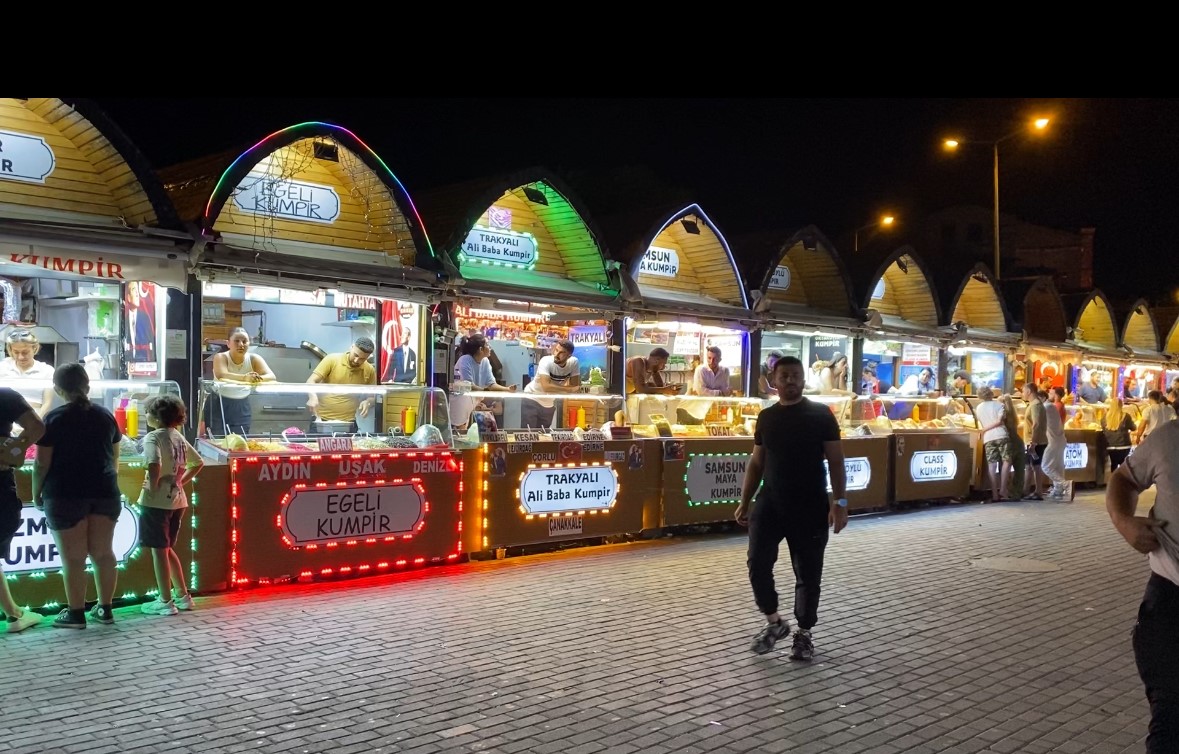 Ortaköy’de bağırarak müşteri çekmeye çalışan 40 hanutçuya ceza