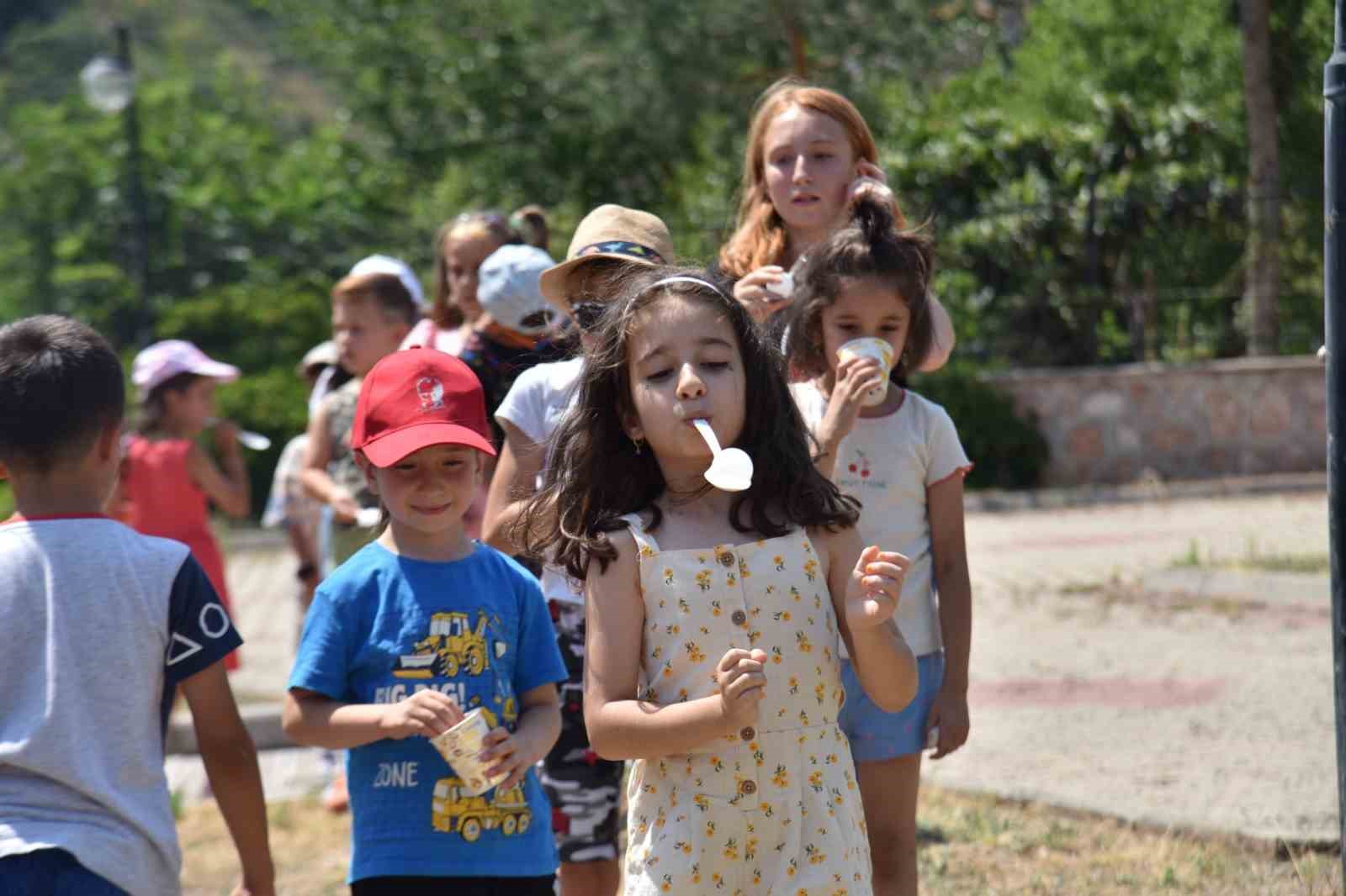 Yaz bilim atölyelerinde çocuklar hem eğleniyor hem de öğreniyor