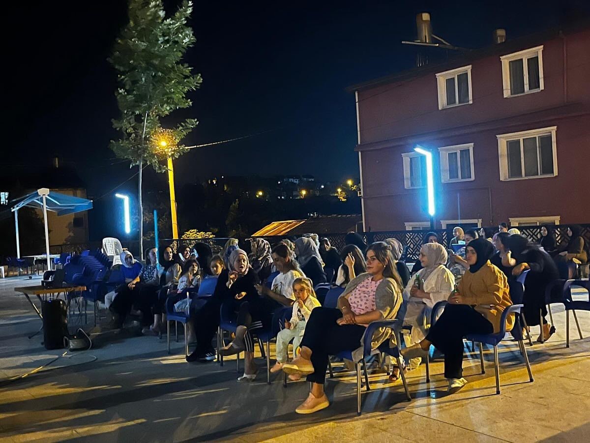 Yenimahale köyünde kadınlara özel açık hava sinema etkinliği