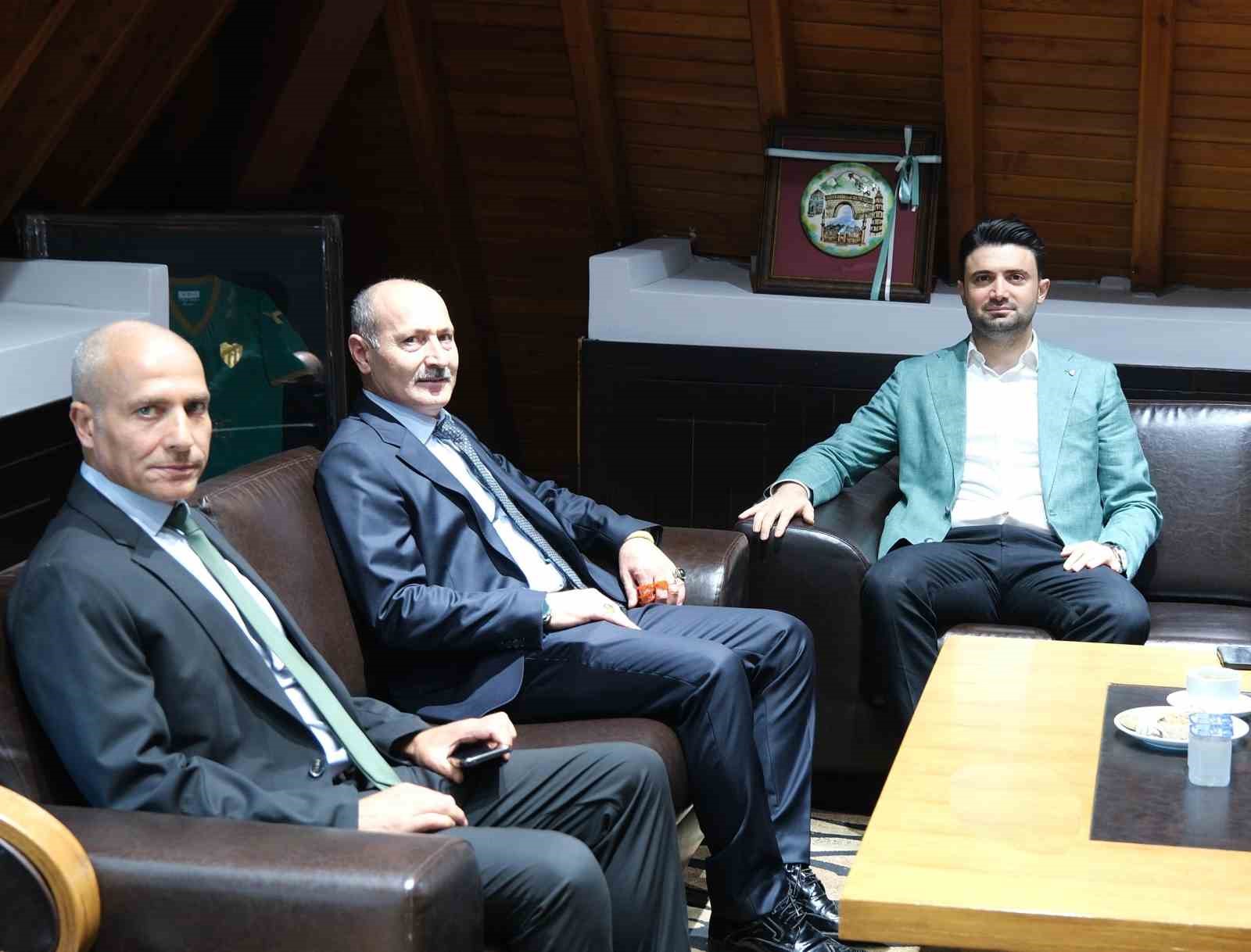 Zaimoğlu, Bursaspor’u ziyaret etti