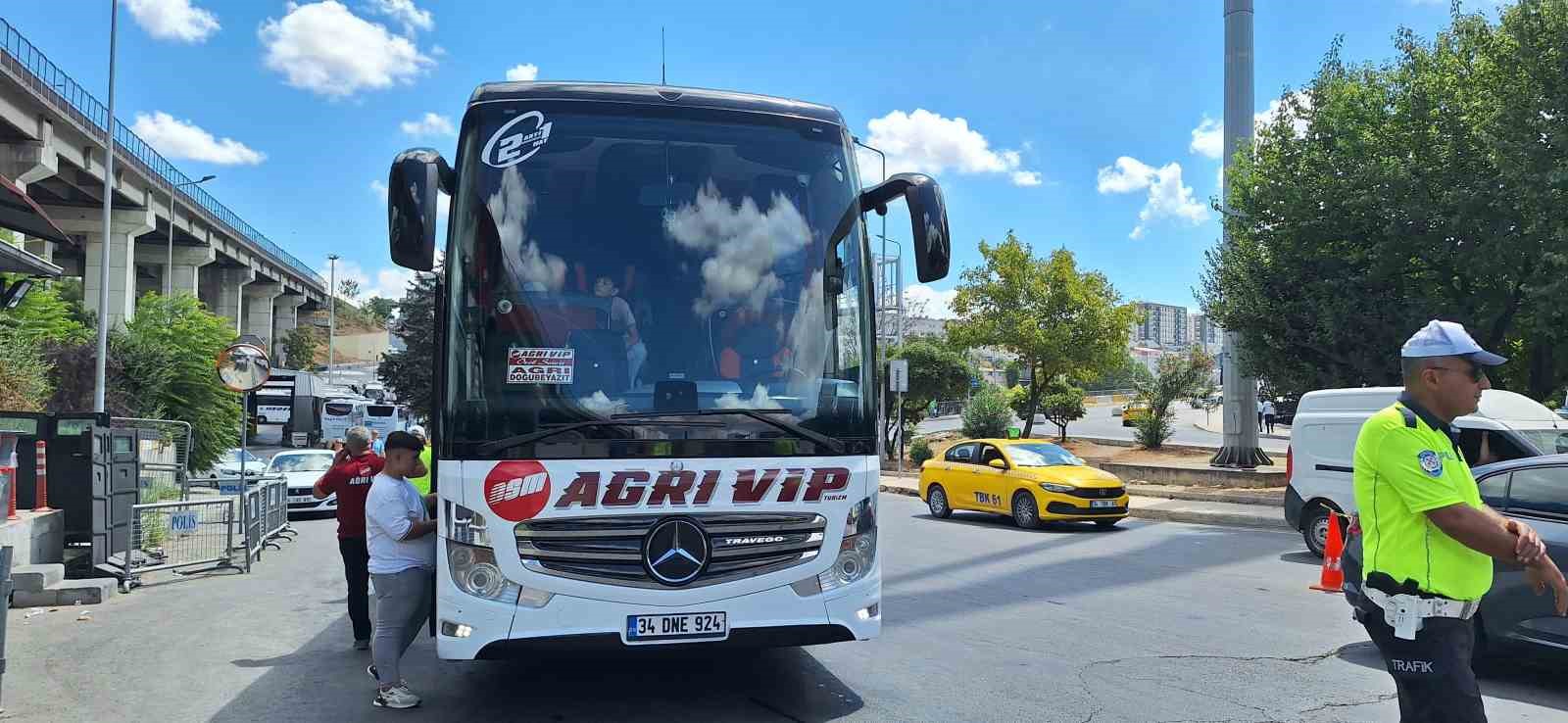 15 Temmuz Demokrasi Otogarında yolculara ve otobüslere denetim