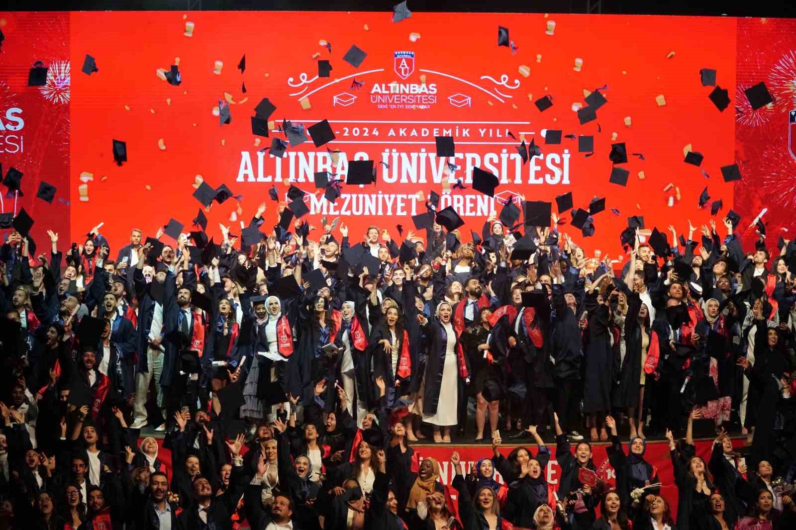 Altınbaş Üniversitesi 2023-2024 mezunlarını büyük bir coşku ile uğurladı