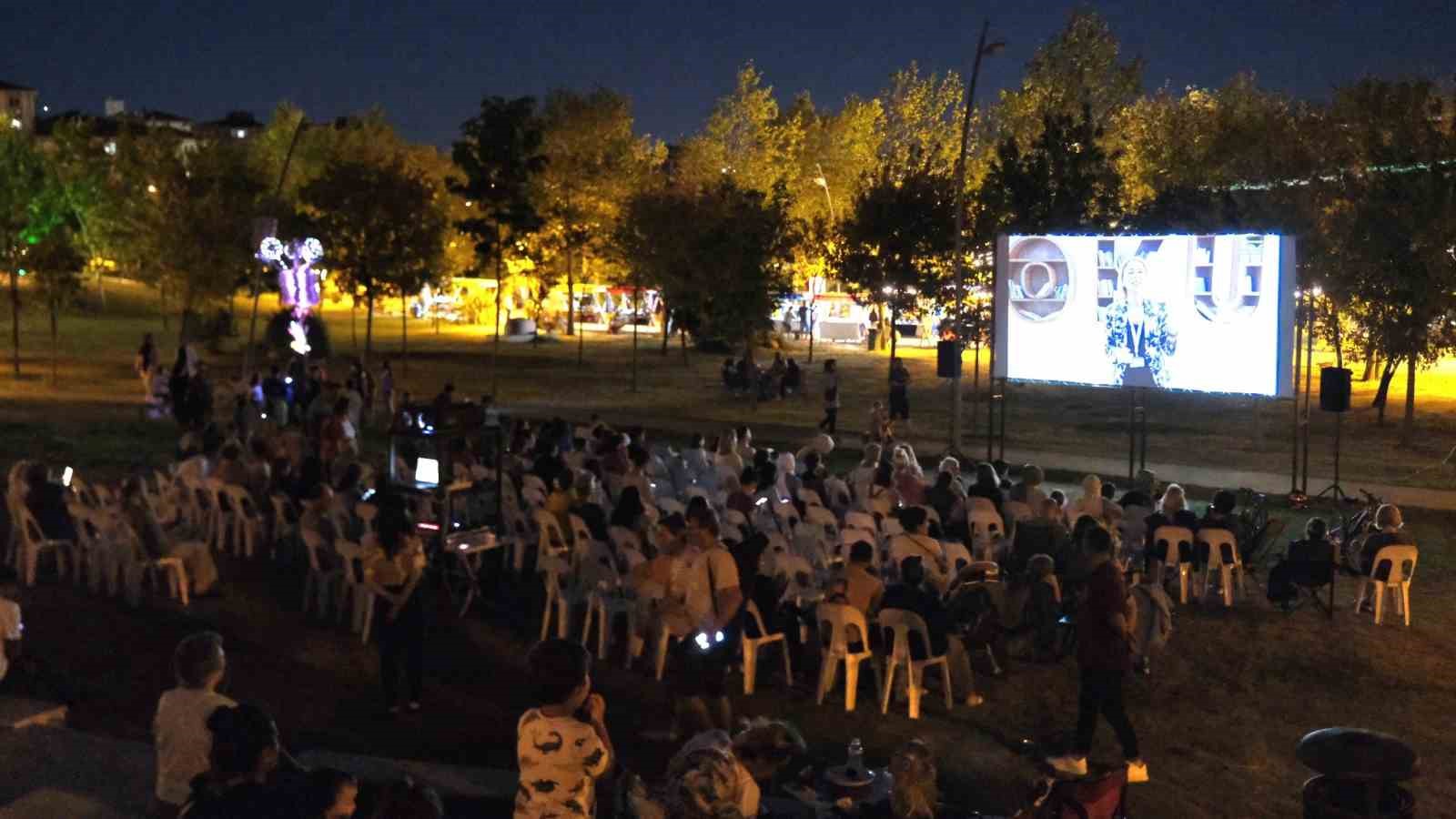 Büyükçekmece’de ’Yaz Sinema Günleri’ne vatandaştan yoğun ilgi