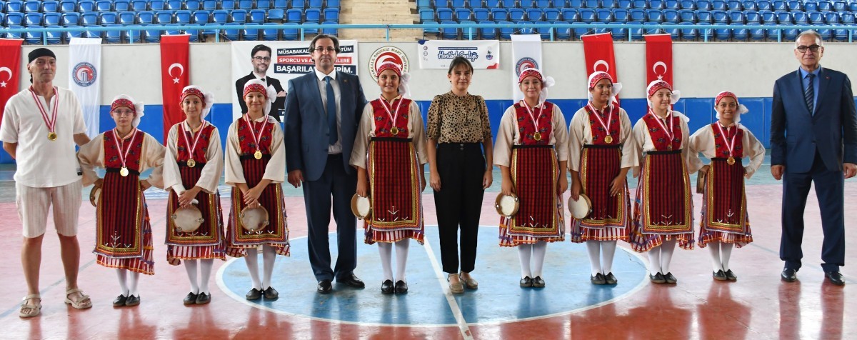 ÇOMÜ’de Uluslararası Veteran Hentbol Şenliği tamamlandı