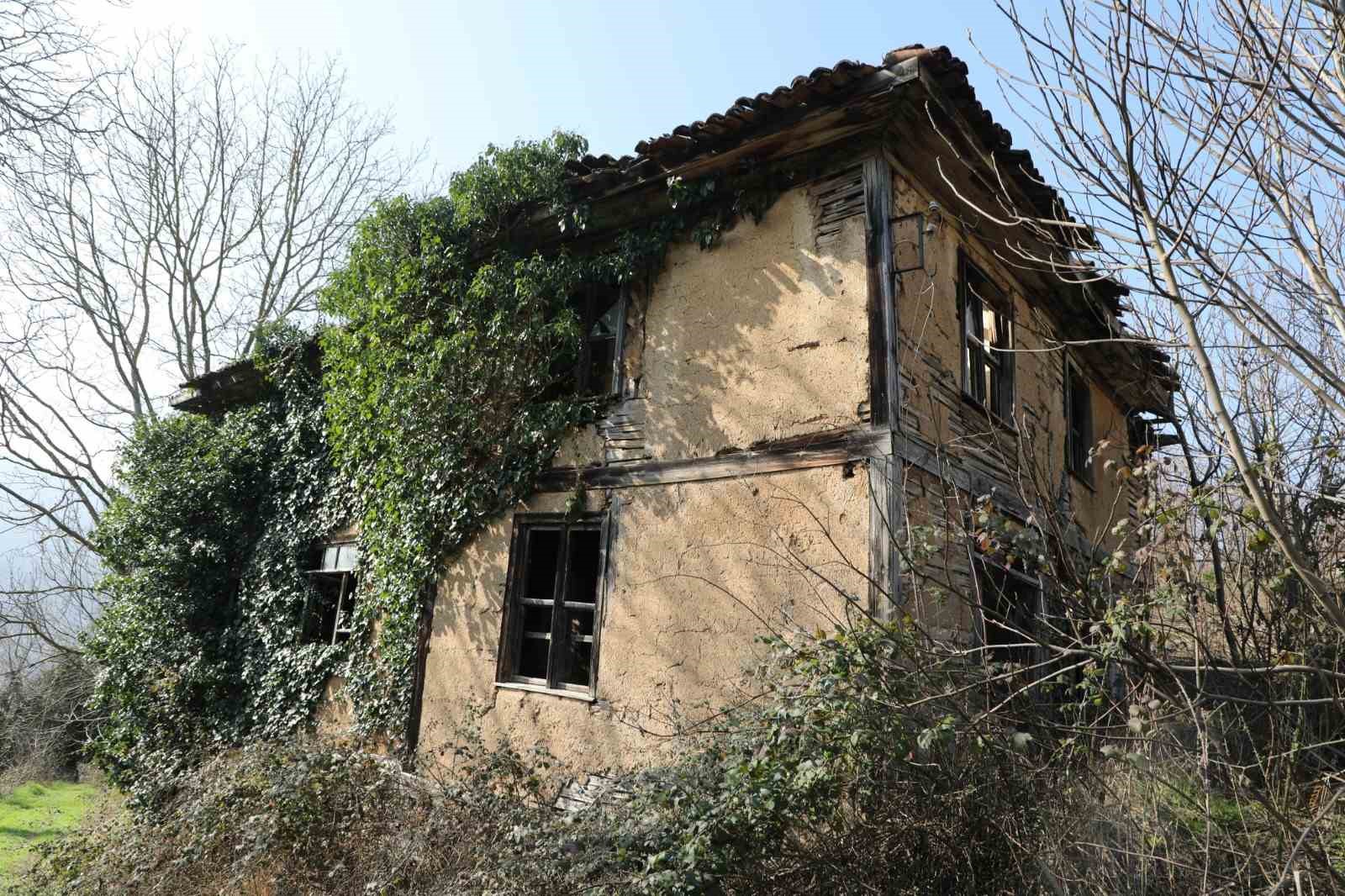 Çürümeye başlayan 100 yıllık cami, bakanlık tarafından koruma altına alındı