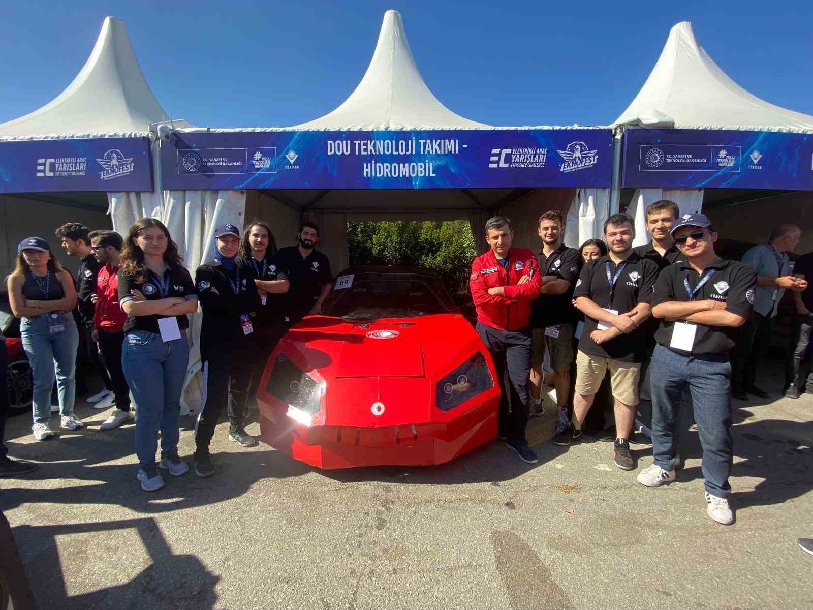 Doğuş Üniversitesi Teknoloji Takımı’nın geliştirdiği "Hidromobil’e Selçuk Bayraktar’dan imza