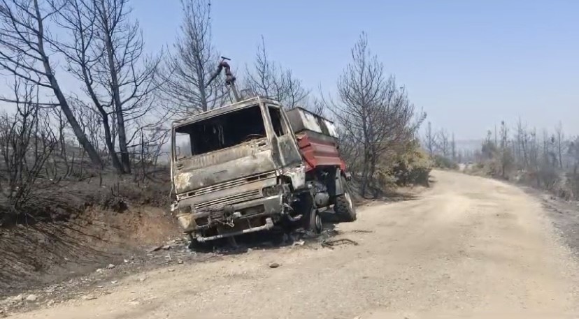 Eceabat’taki orman yangınında bir arazöz yandı