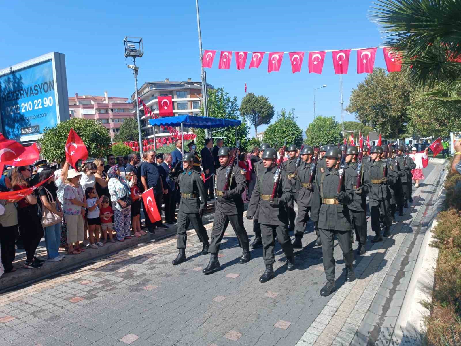 Edremit’te 30 Ağustos Zafer Bayramının 102. yıl dönümü törenlerle kutlandı