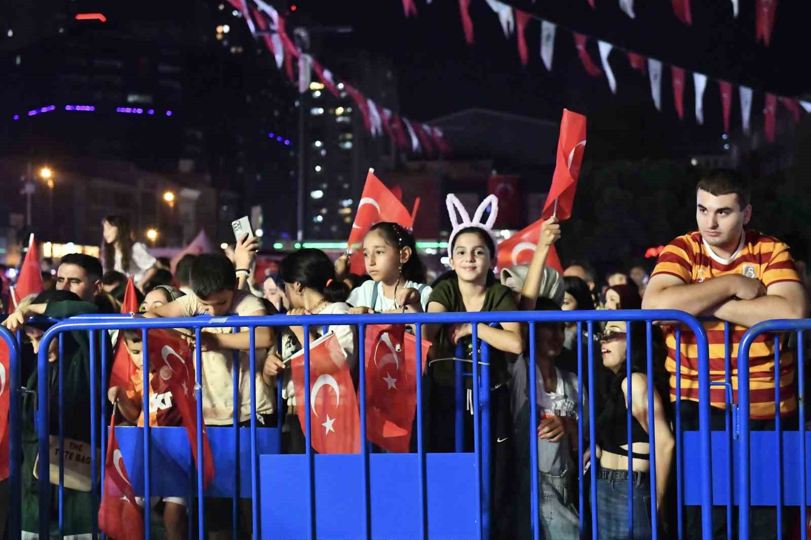 Esenyurt 2. Gençlik Festivali GençFest’te dereceye giren sporcular ödüllerini aldı