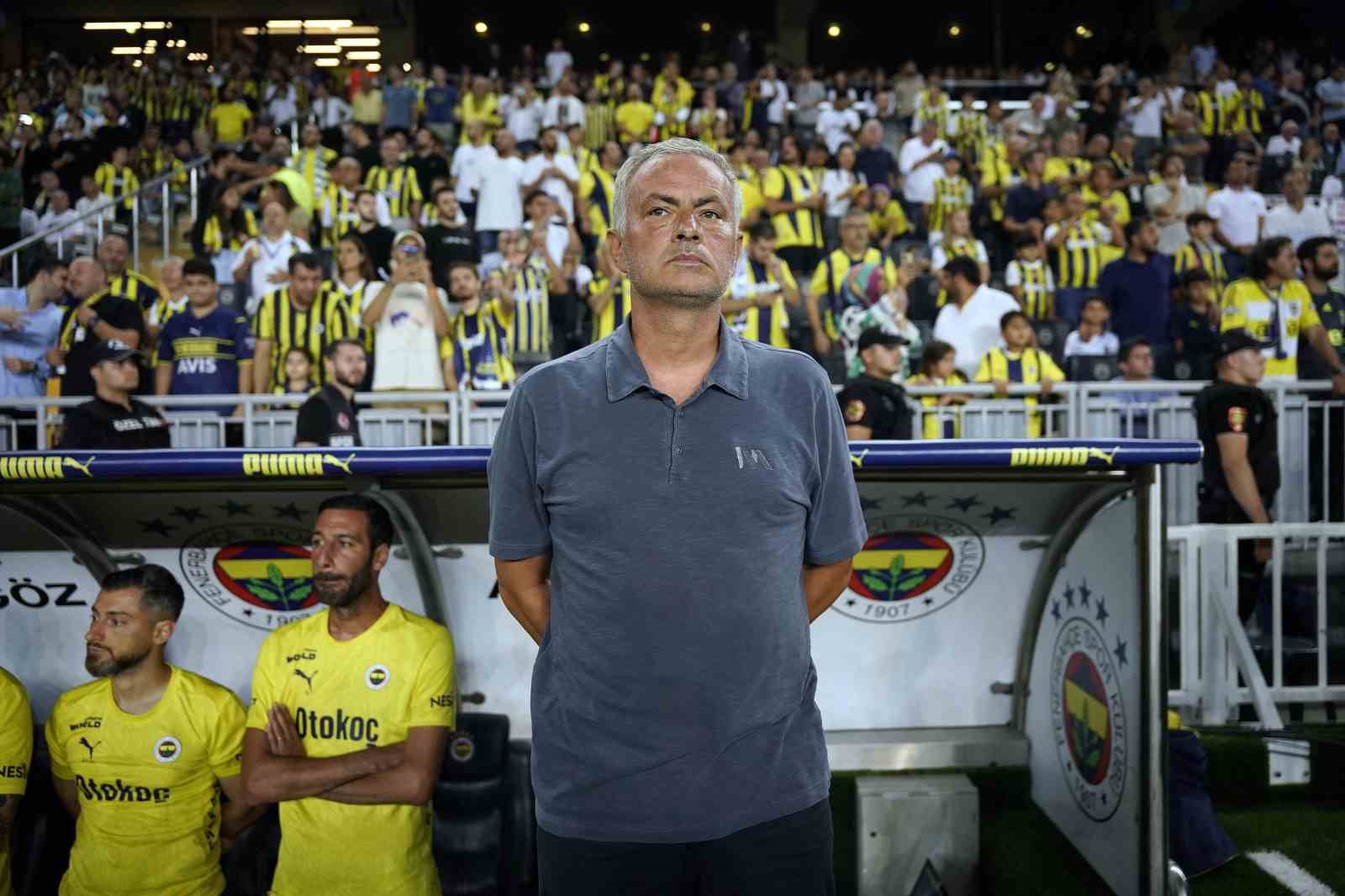 Jose Mourinho, kazanan kadroyu bozmadı