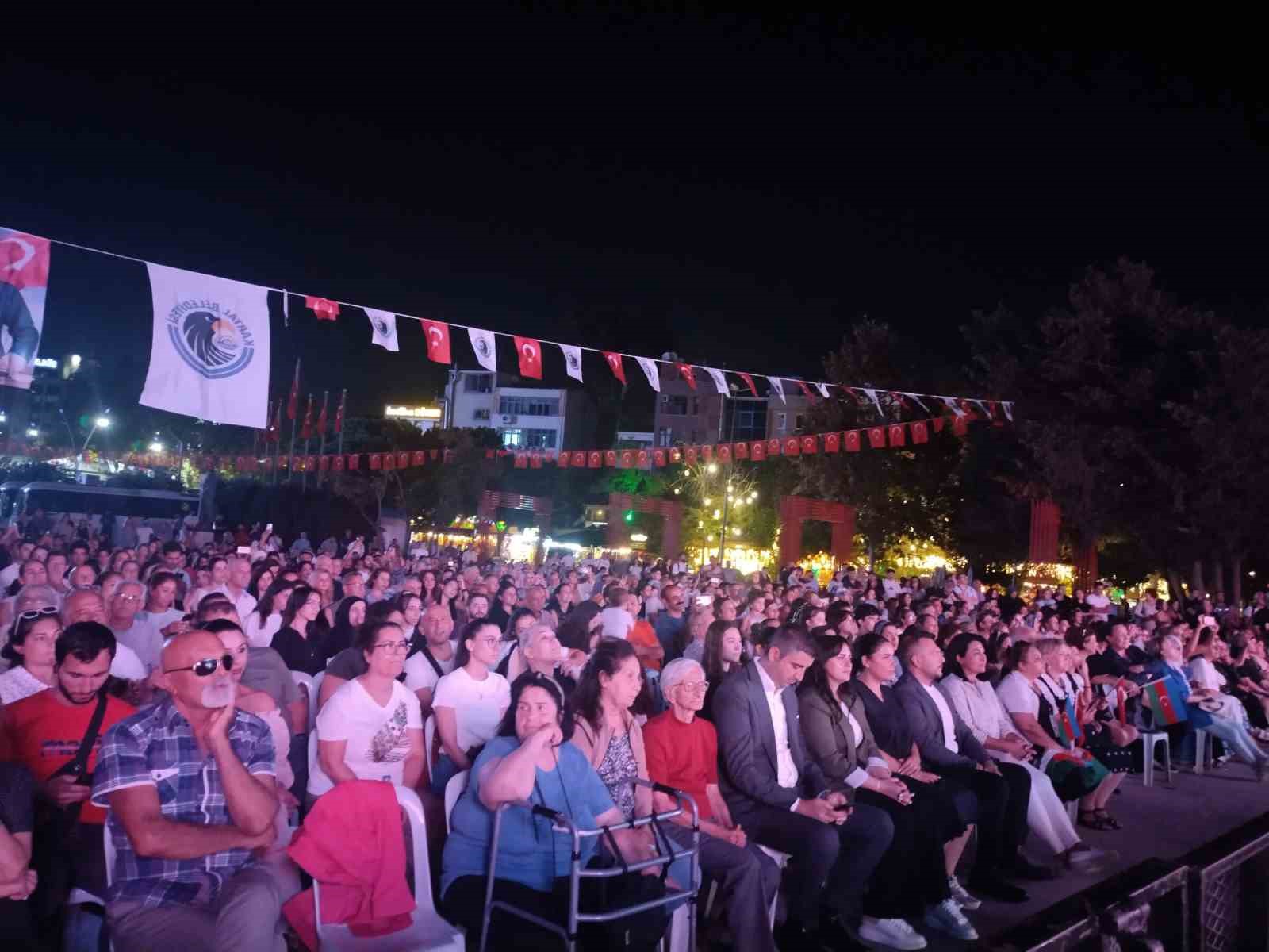 Kartal’da 3. Uluslararası Halk Oyunları Festivali Başladı