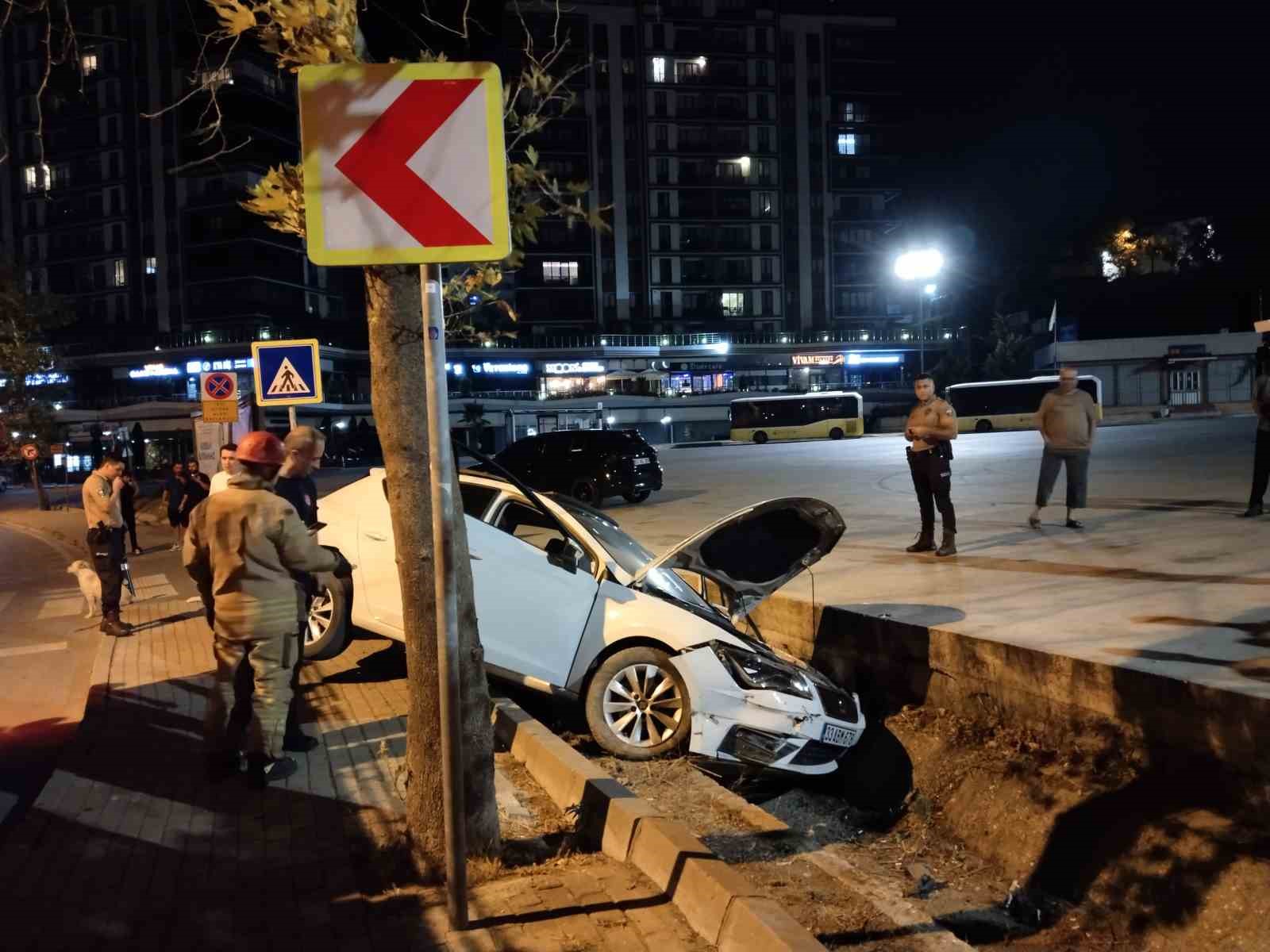 Kartal’da drift atan alkollü sürücü kaza yaptı