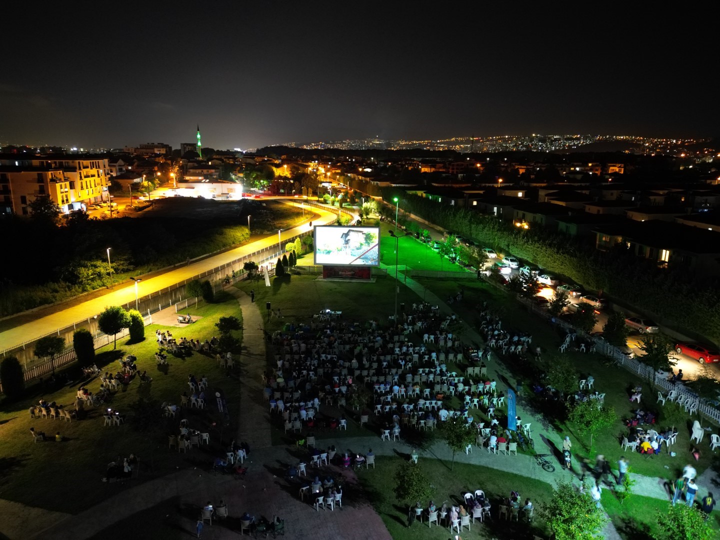 Kartepe’de açık havada sinema keyfi