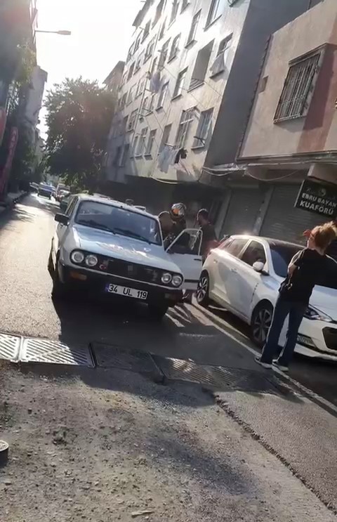 Küçükçekmece’de tamirciden çaldıkları araç bozulunca sahibine yakalandılar