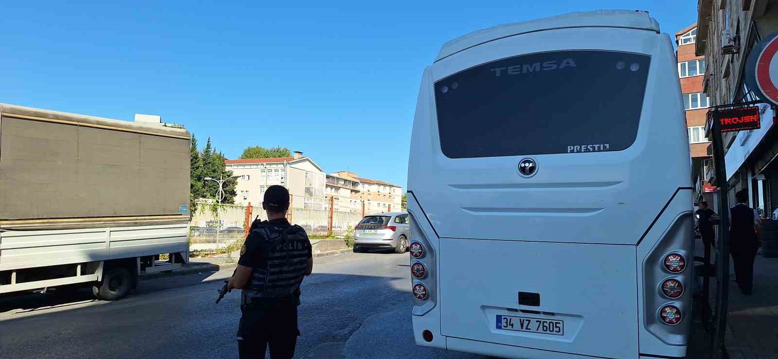 Park sebebiyle tartıştığı baba ve oğlunu öldürdü